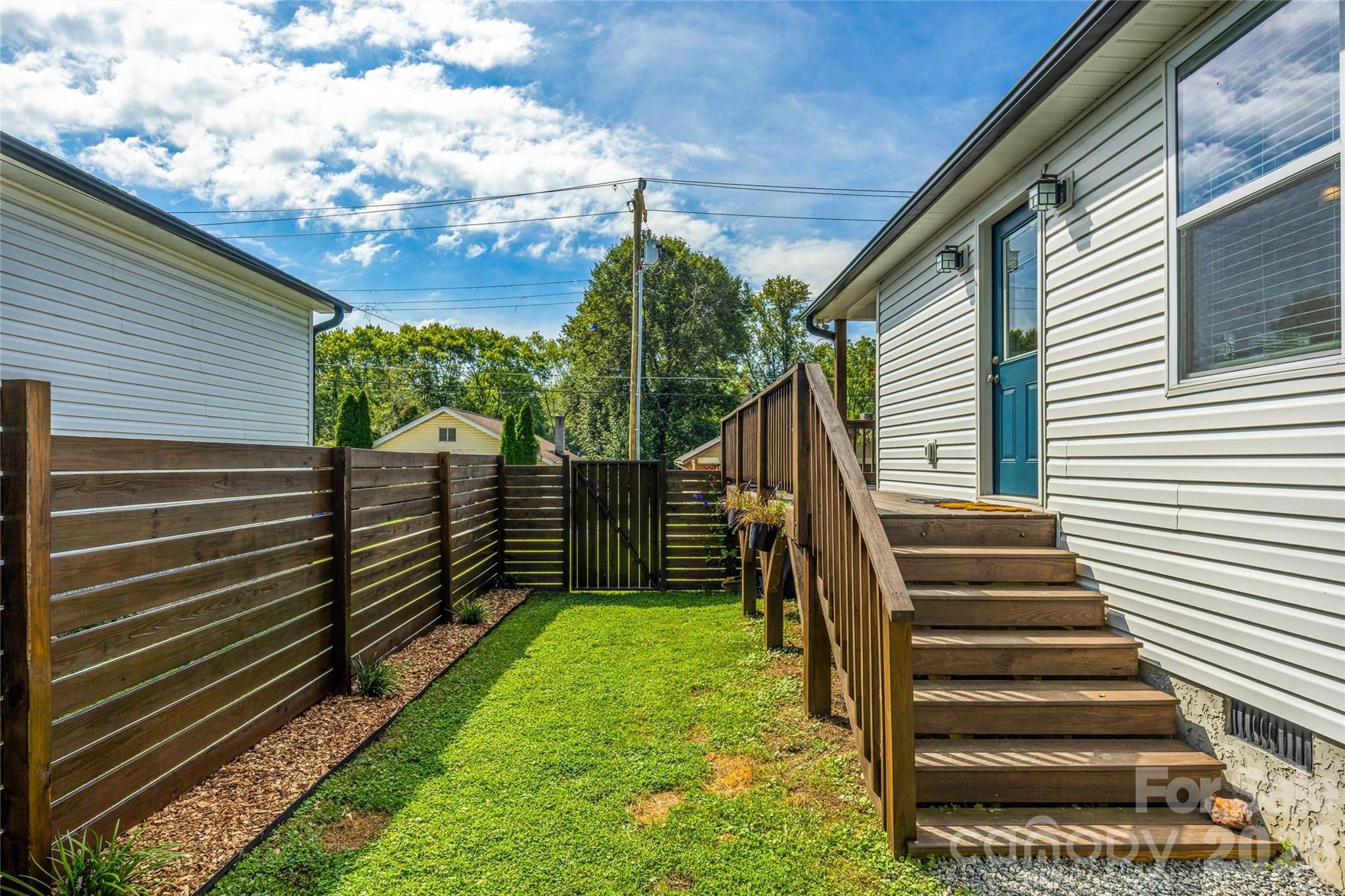 619 Edgewood Avenue — Hendersonville