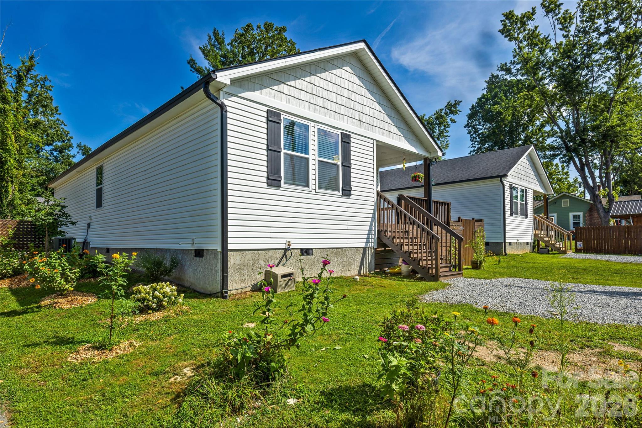 619 Edgewood Avenue — Hendersonville