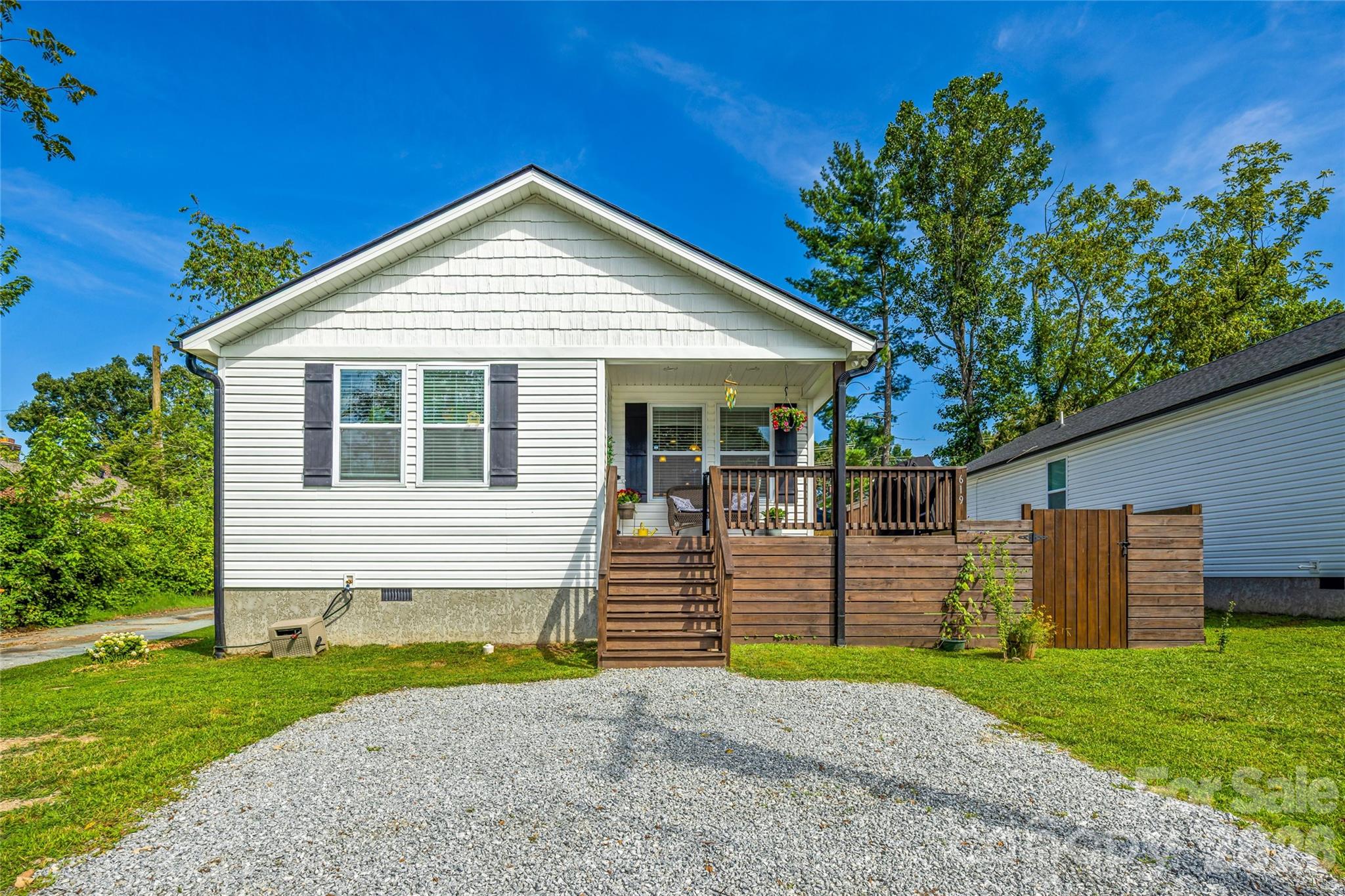 619 Edgewood Avenue — Hendersonville