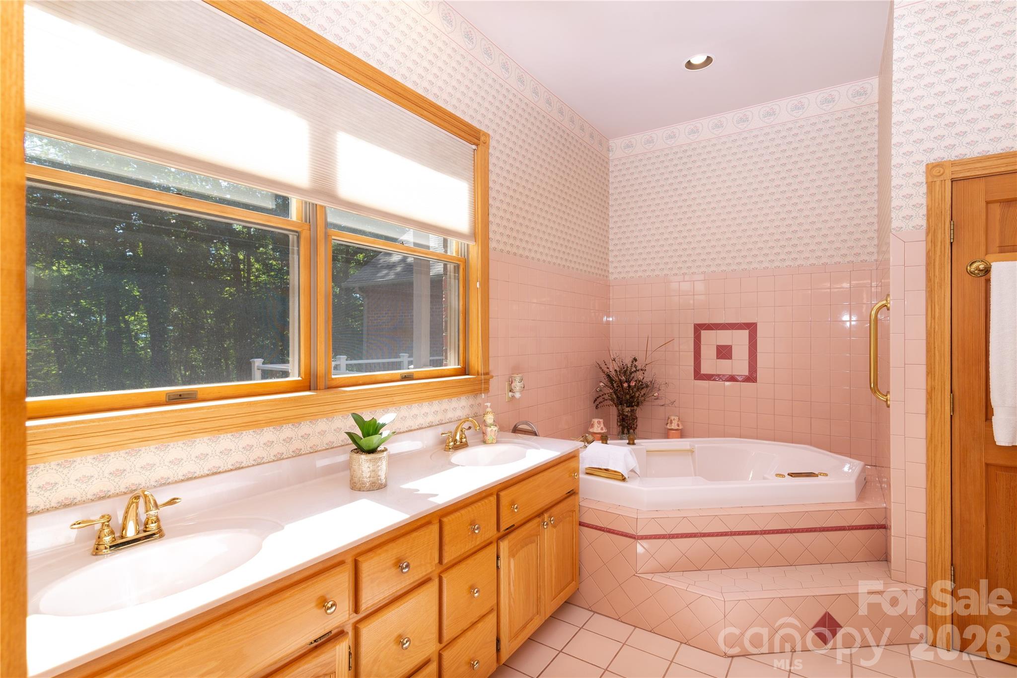 832 Asheville Highway — Sylva