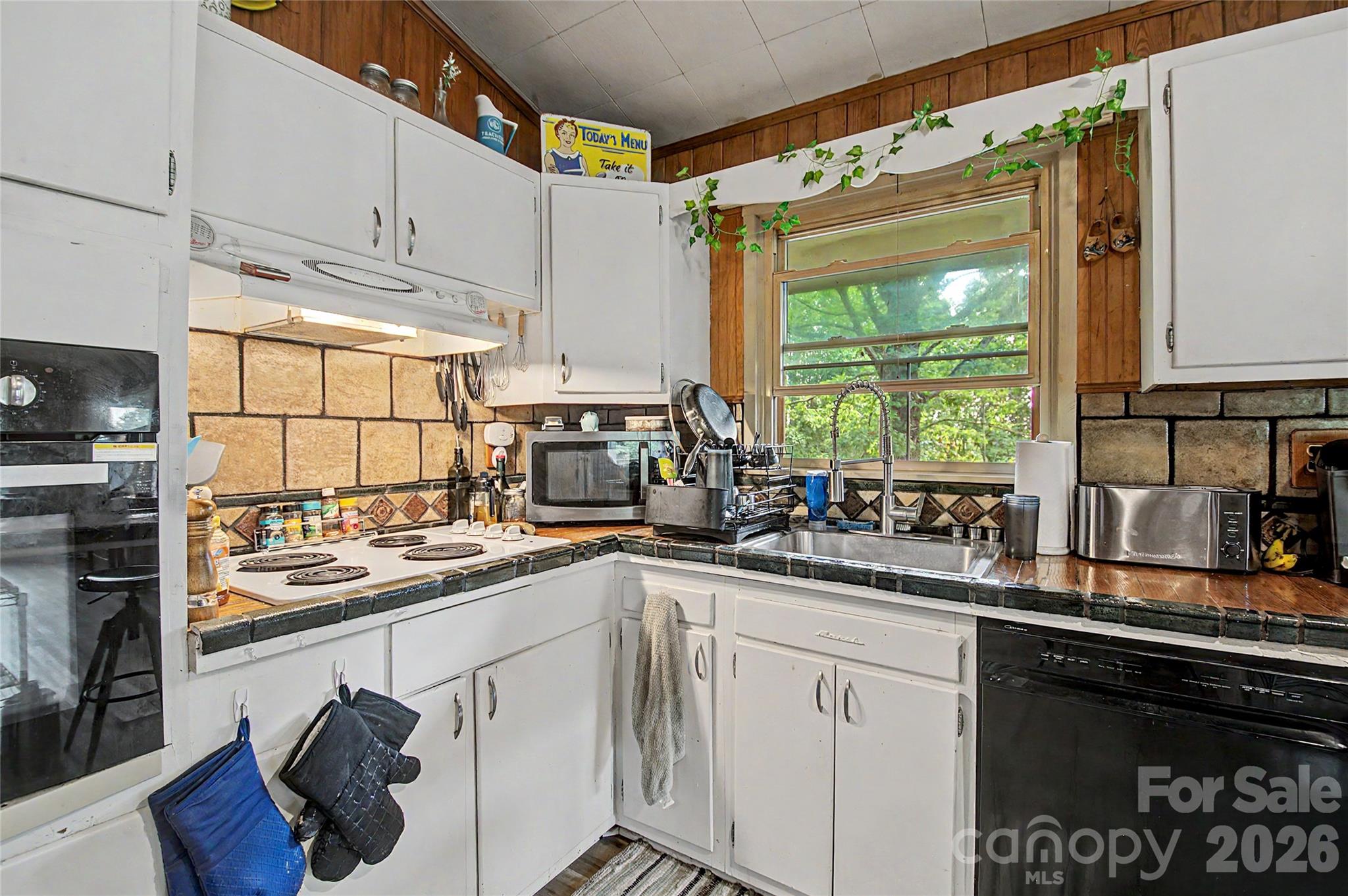70 Dogwood Drive — Hendersonville