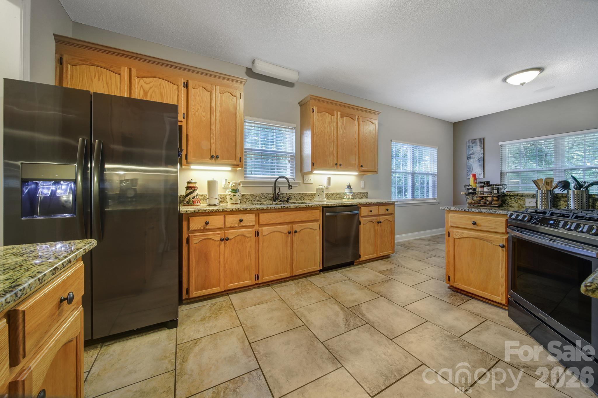 4004 River Falls Drive — Lowell