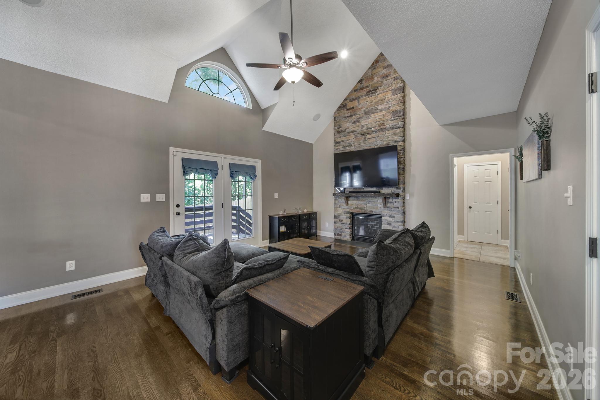 4004 River Falls Drive — Lowell