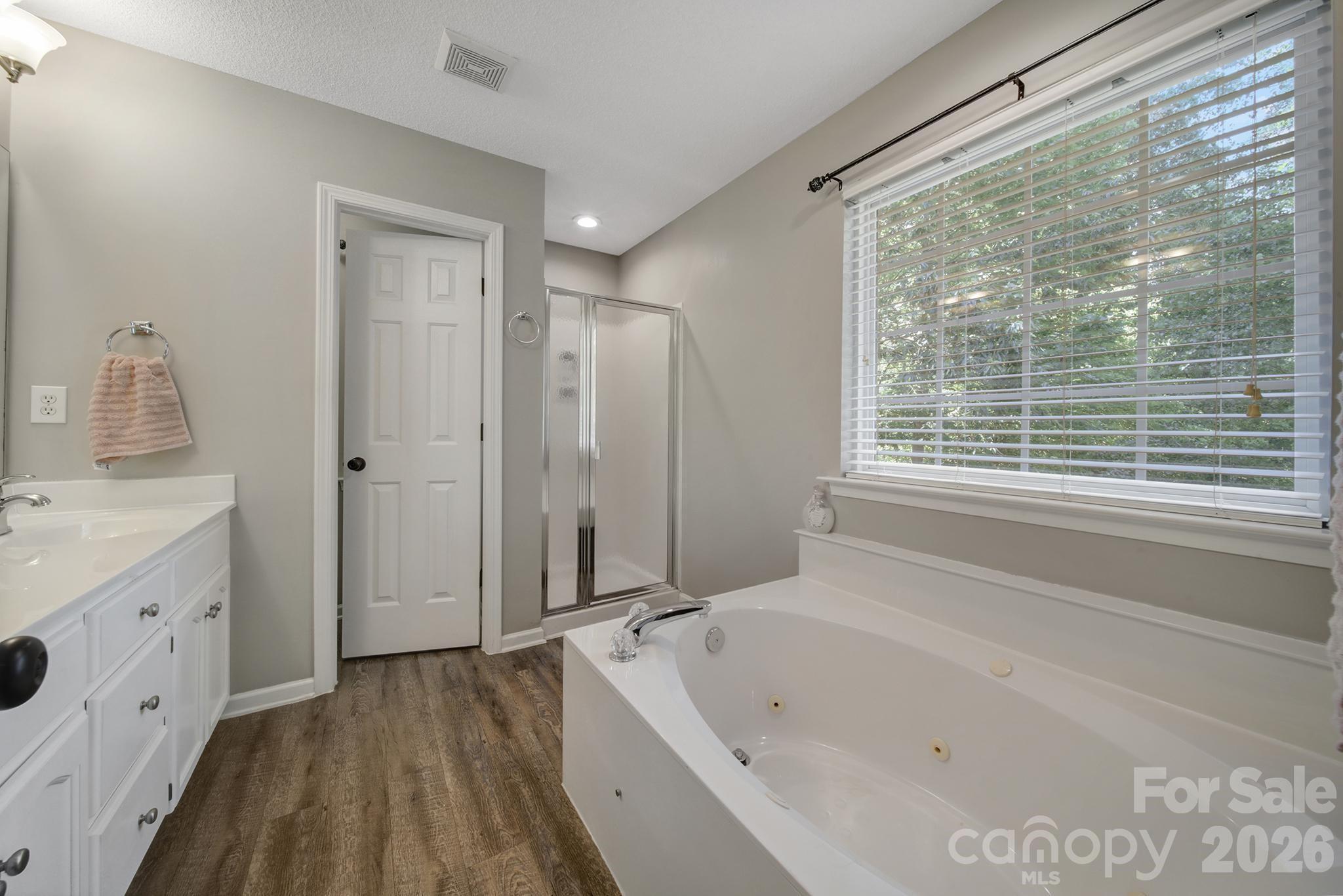 4004 River Falls Drive — Lowell