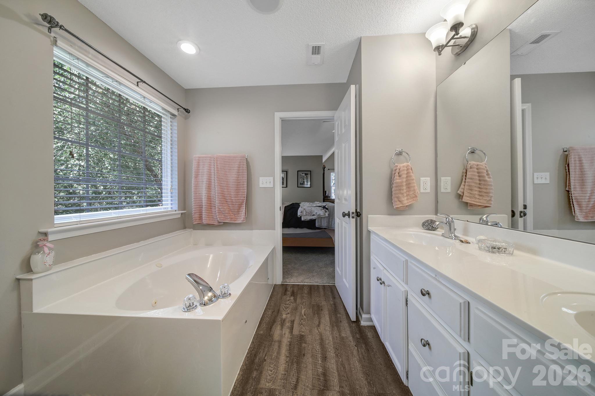 4004 River Falls Drive — Lowell