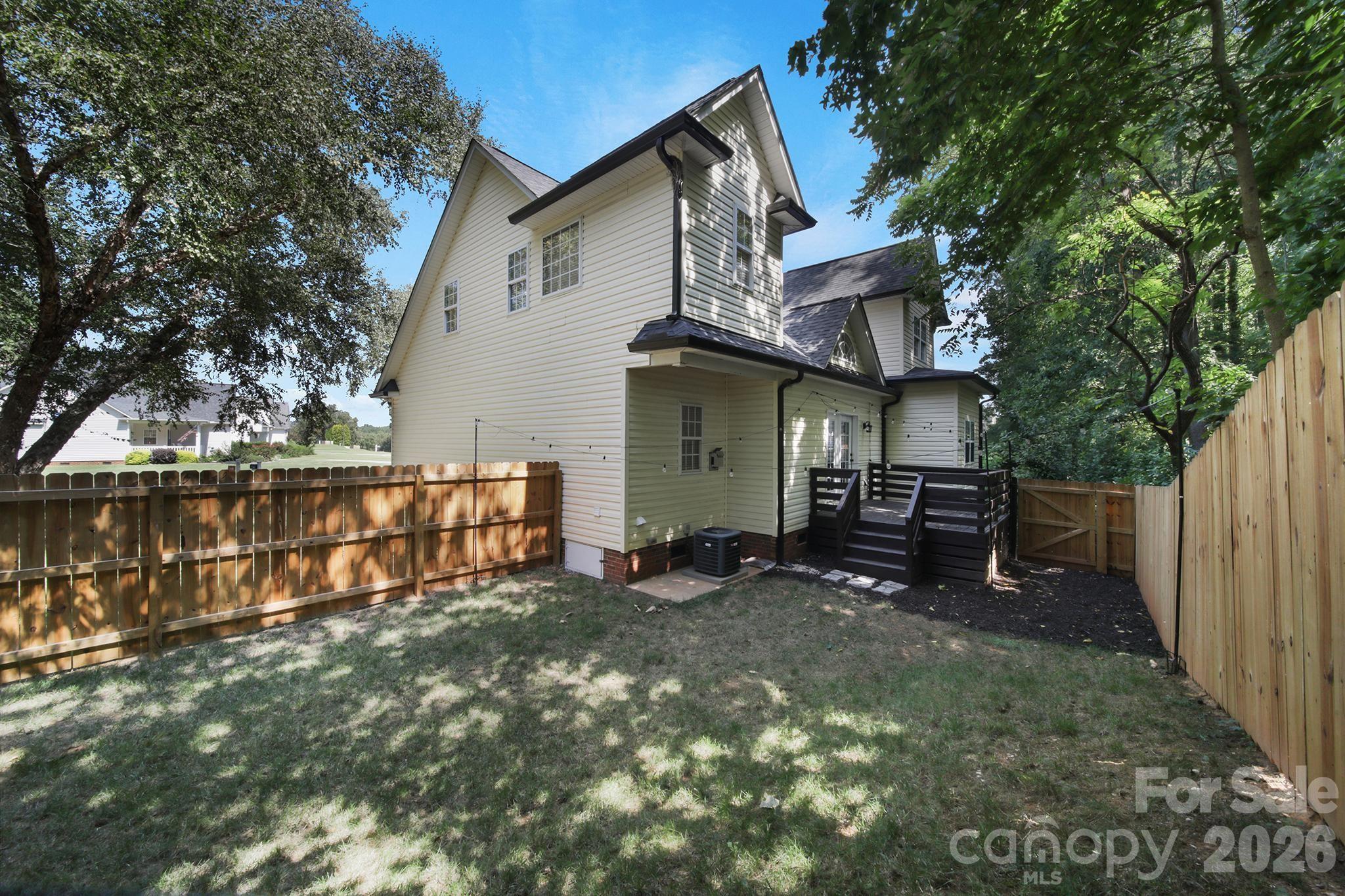 4004 River Falls Drive — Lowell