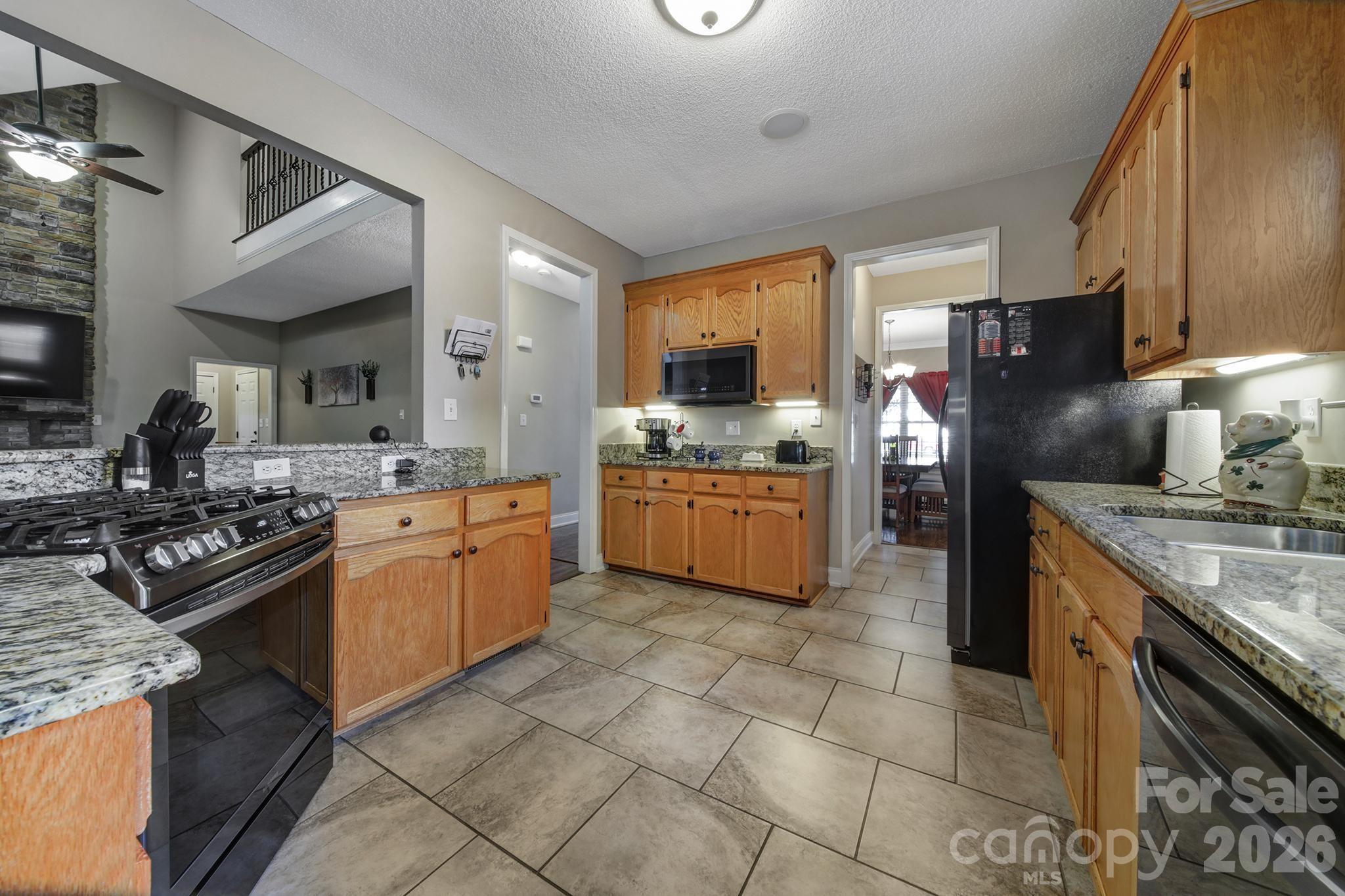 4004 River Falls Drive — Lowell