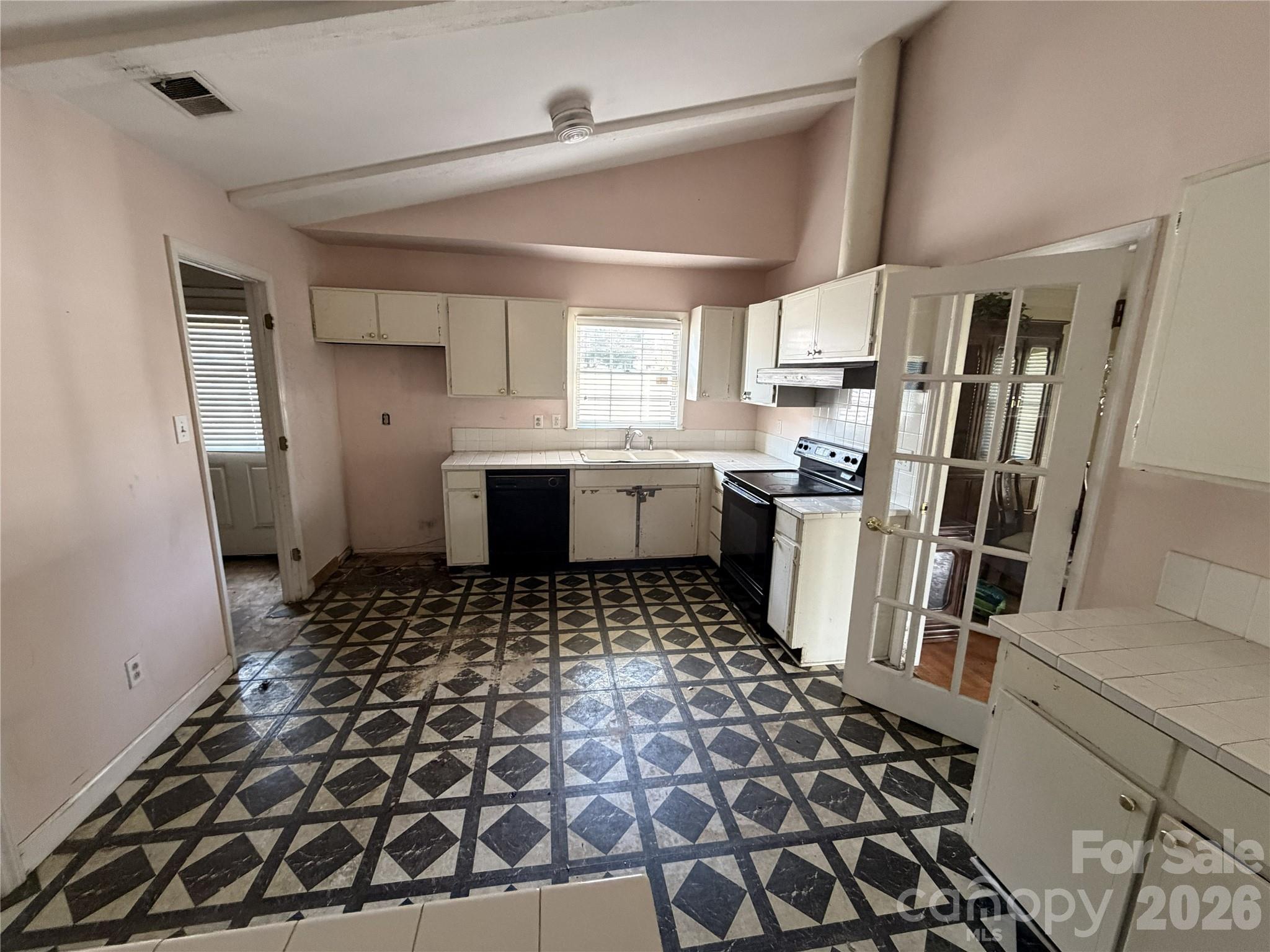 6625 Woodfield Drive — Charlotte