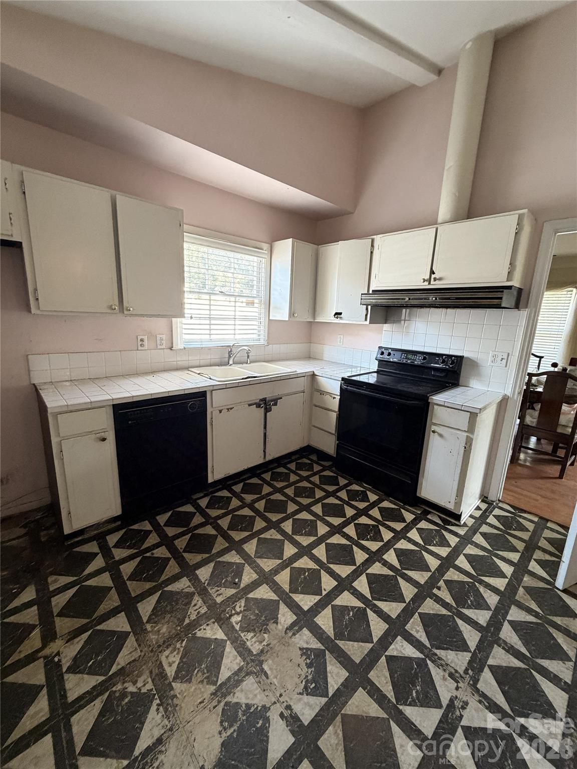 6625 Woodfield Drive — Charlotte