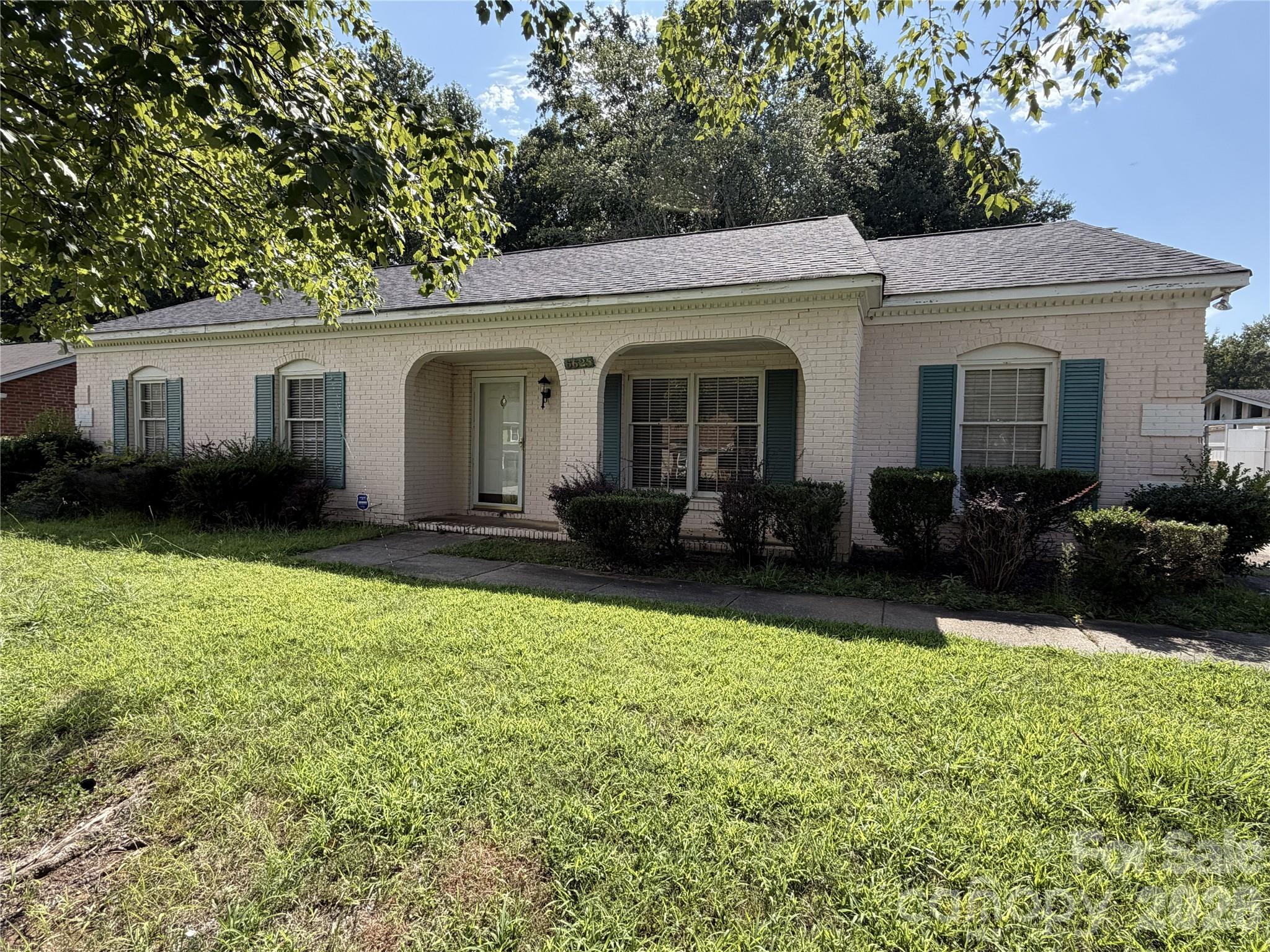 6625 Woodfield Drive — Charlotte