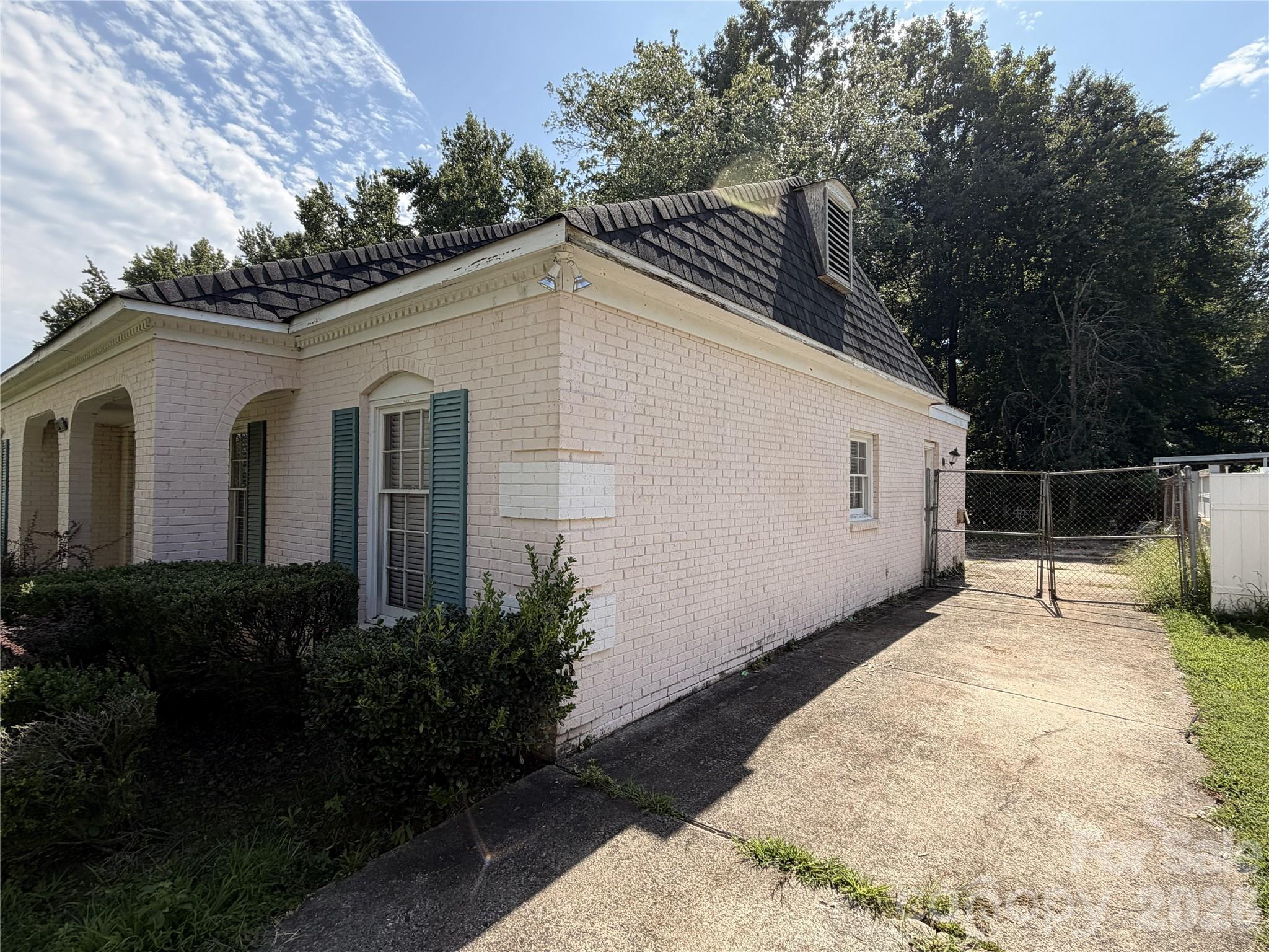6625 Woodfield Drive — Charlotte