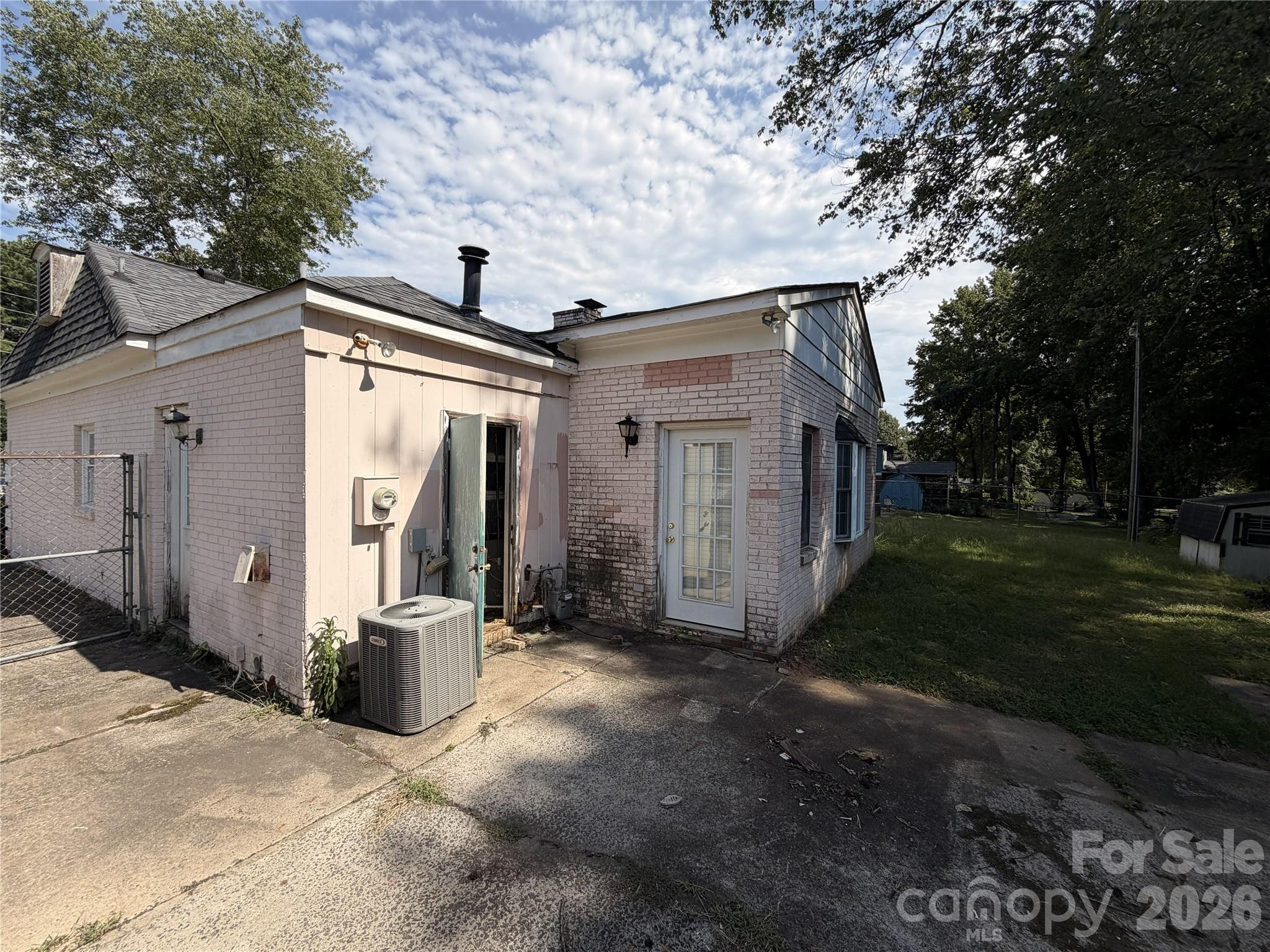 6625 Woodfield Drive — Charlotte