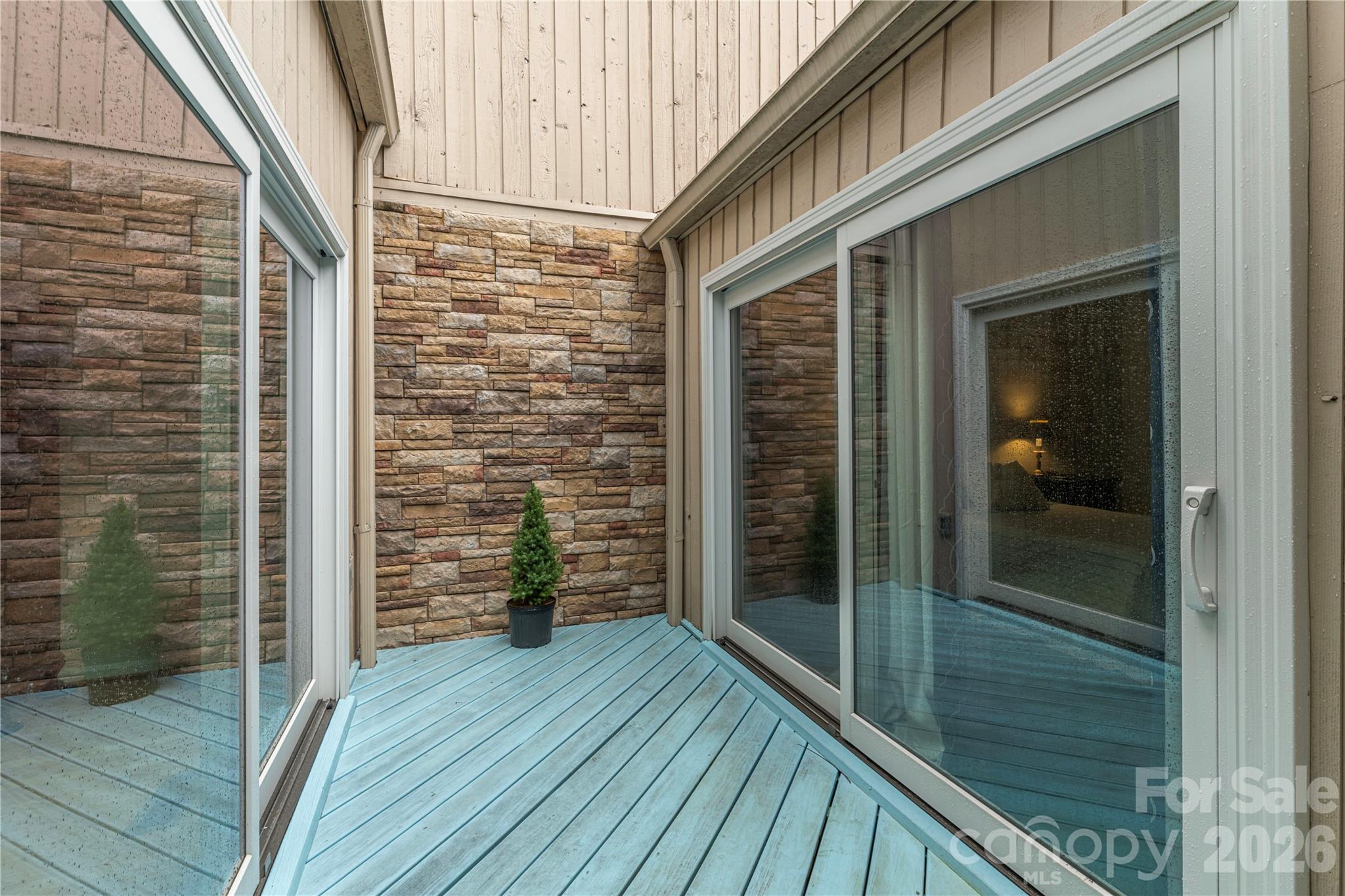 121 Deerlake Drive — Asheville