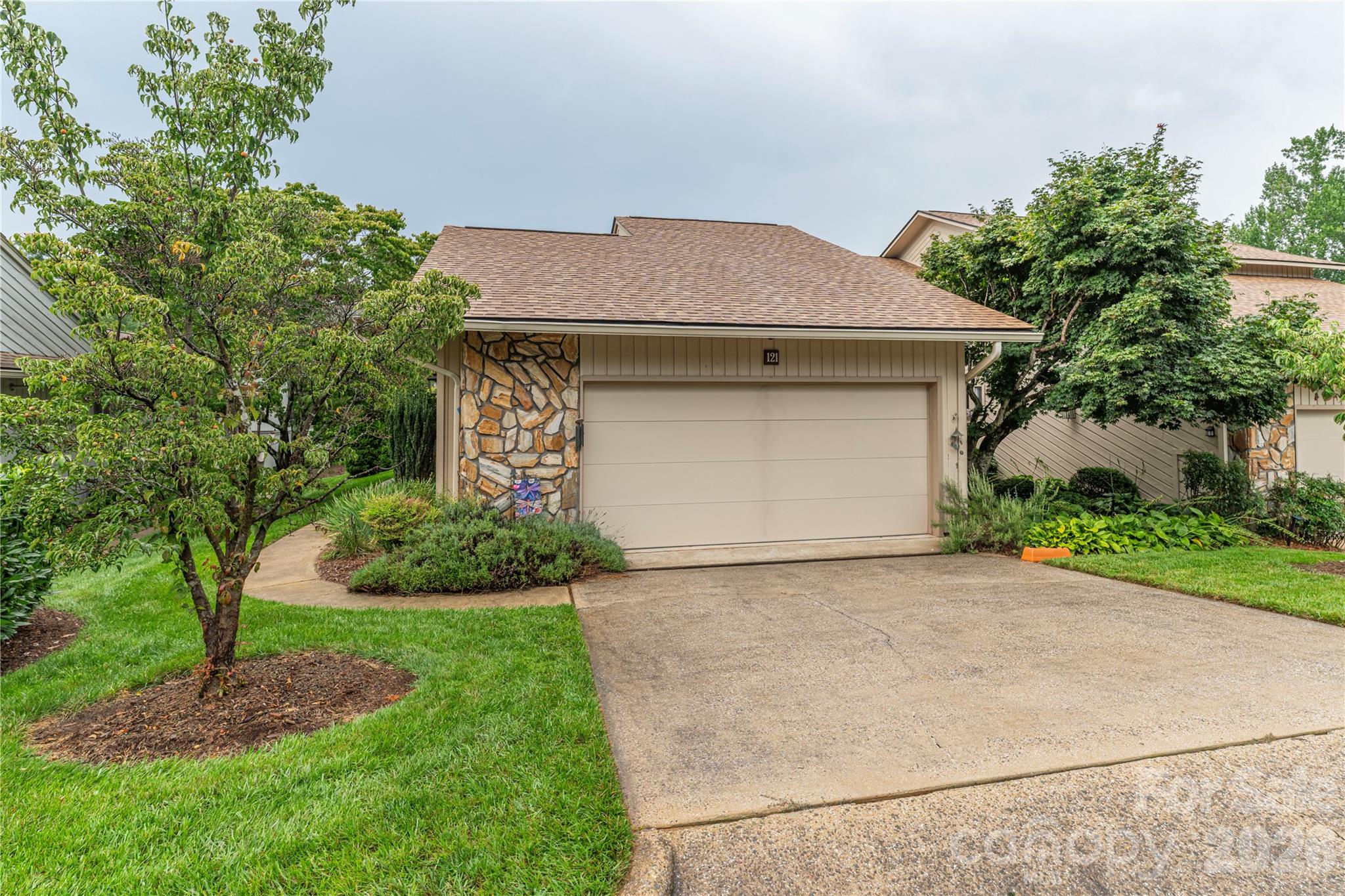 121 Deerlake Drive — Asheville
