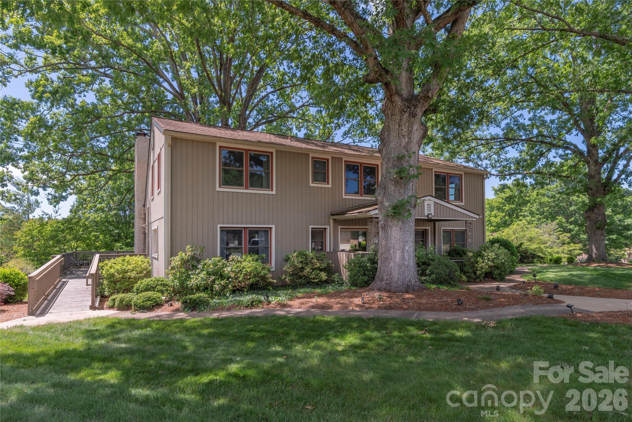 121 Deerlake Drive — Asheville