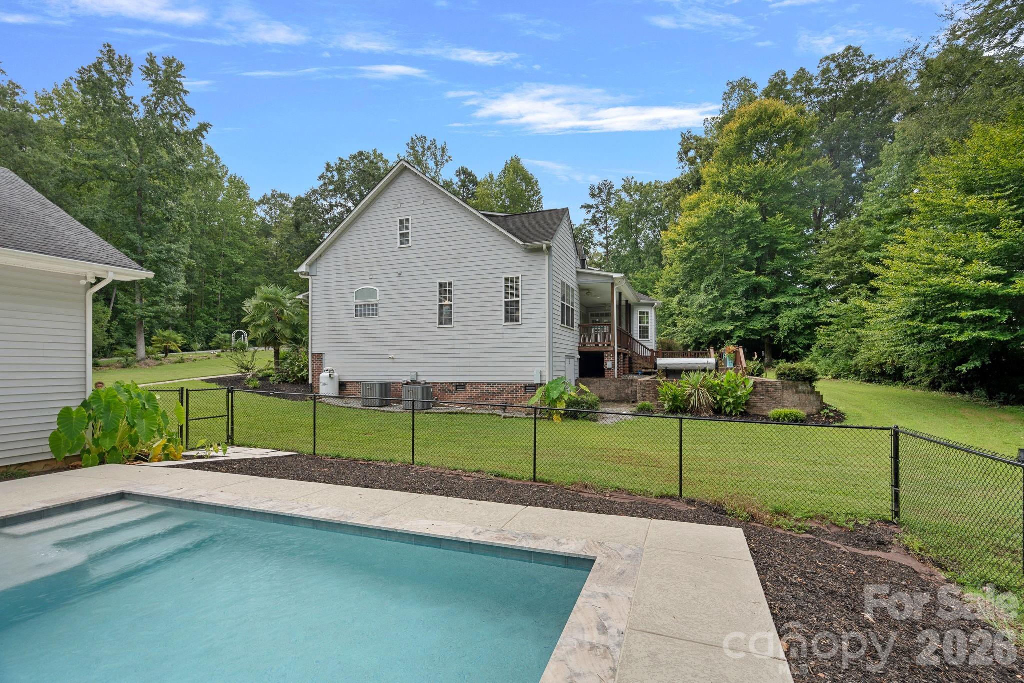 3850 Oakdale Road — Charlotte
