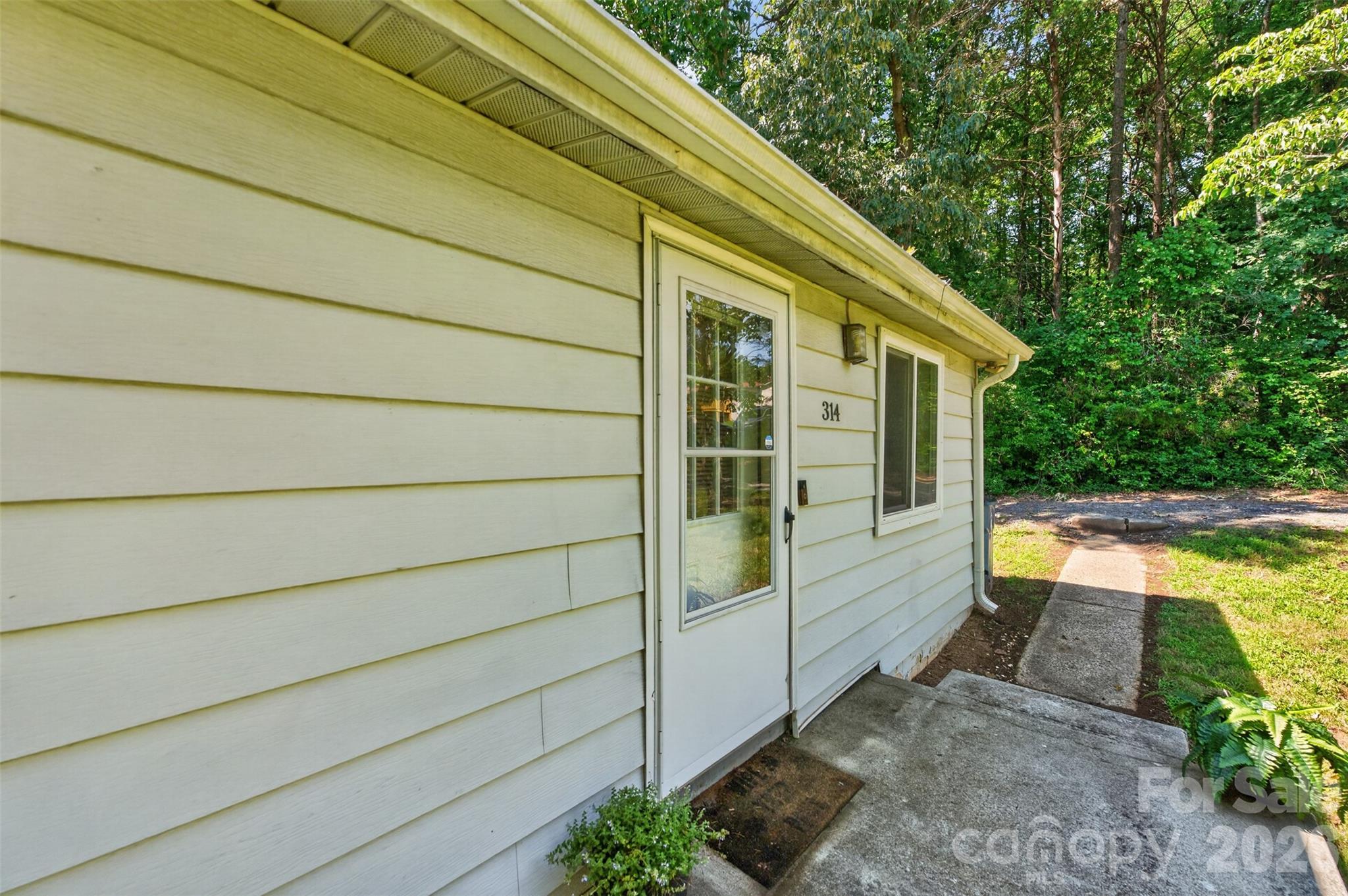 314 22nd Street Court SE — Hickory