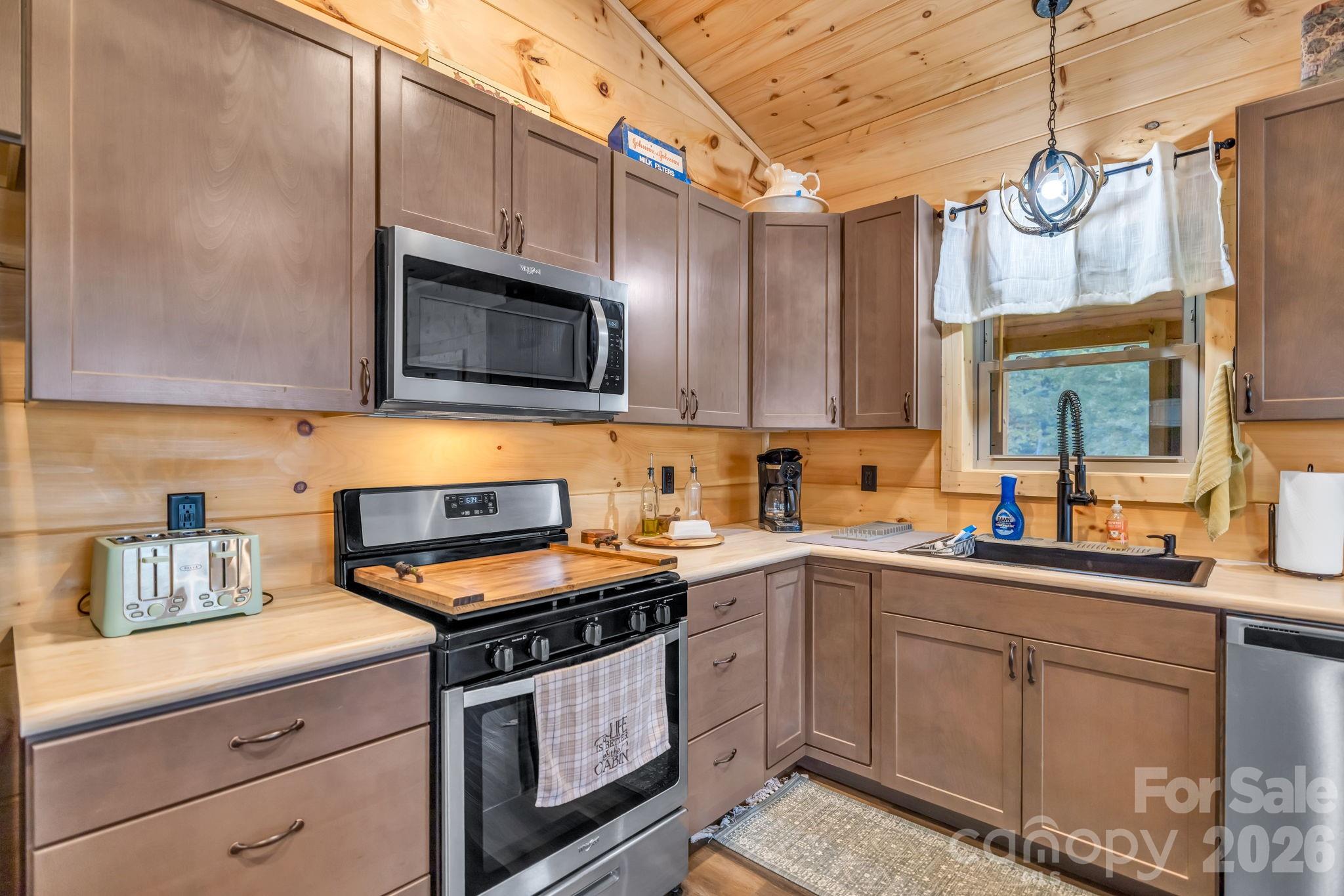 17036 Hwy 88 None W — Creston