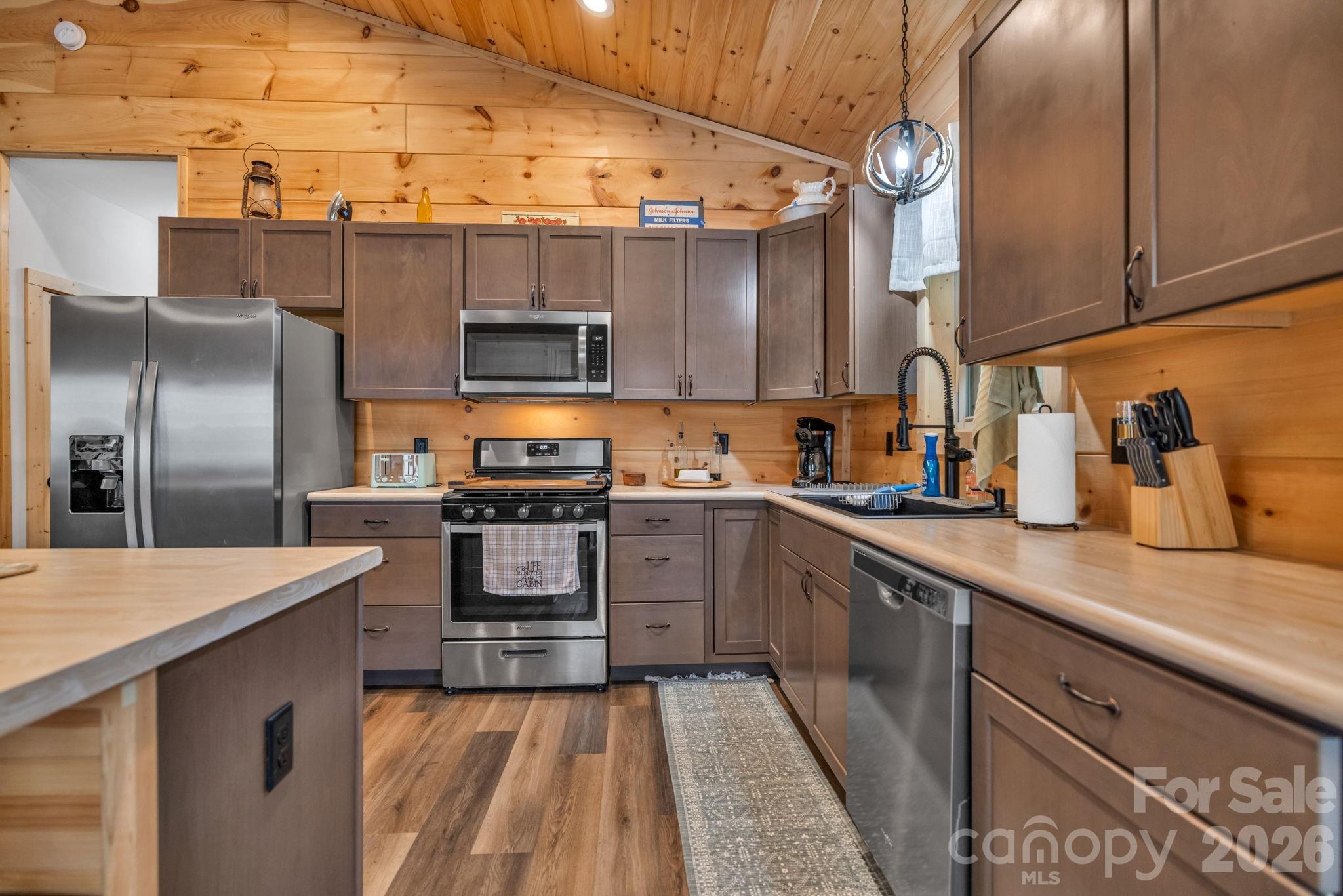 17036 Hwy 88 None W — Creston