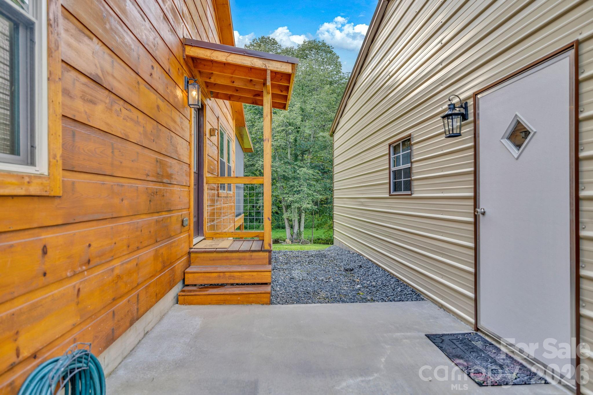 17036 Hwy 88 None W — Creston