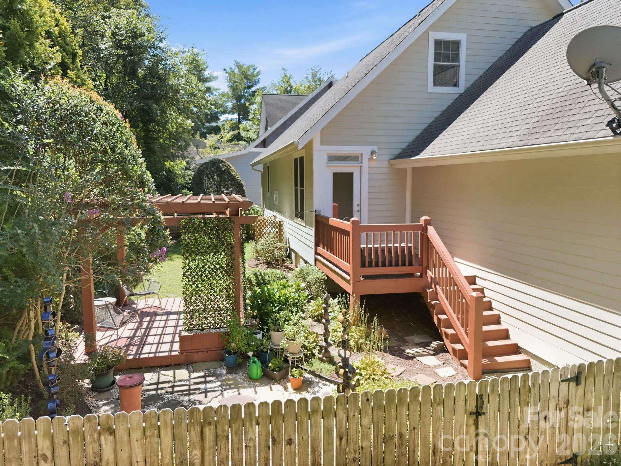 19 Oakhaven Terrace — Asheville