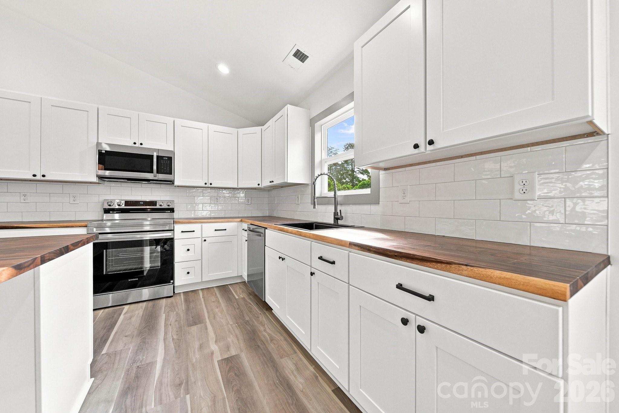 2953 Link Drive — Granite Falls