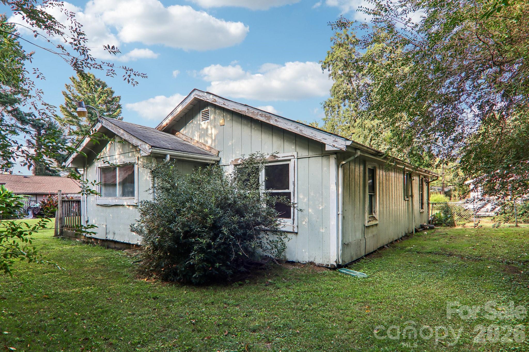 52 Clay Street — Waynesville