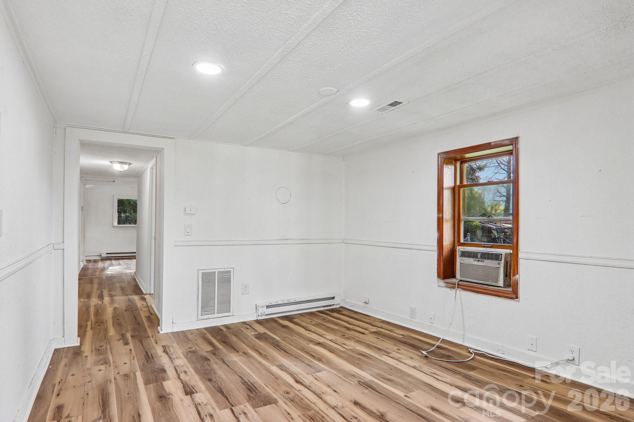 52 Clay Street — Waynesville