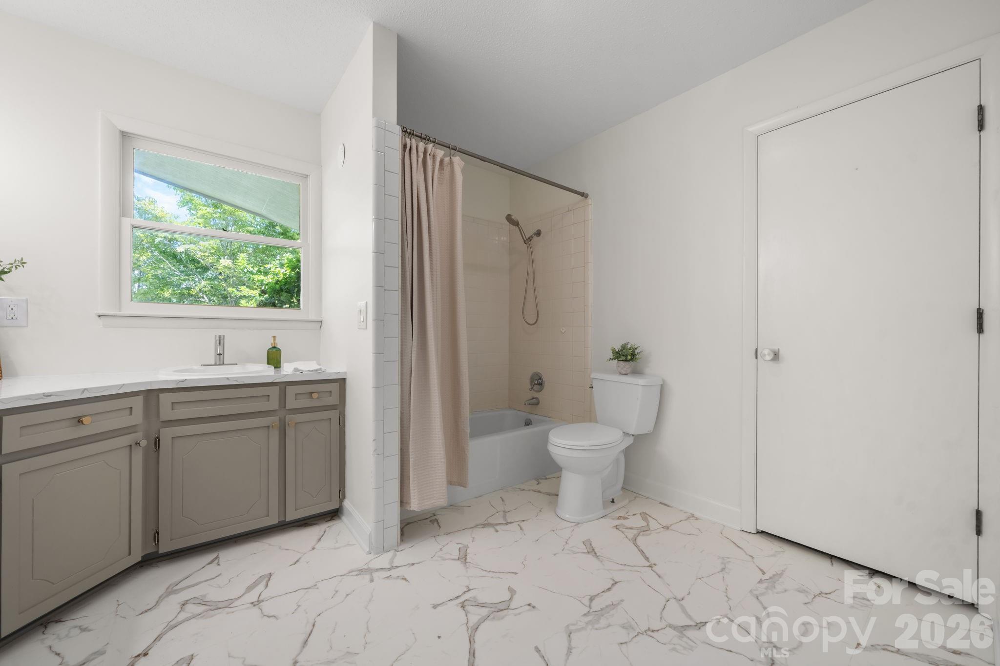 178 Trailwood Drive — Forest City