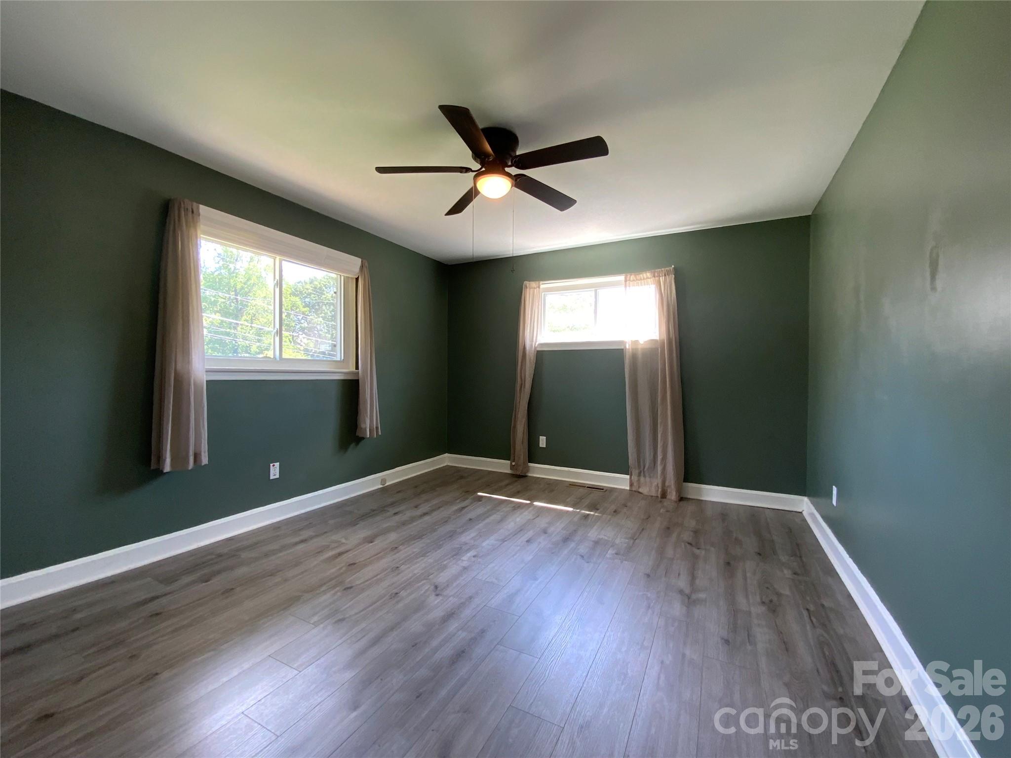 325 Glenwood Drive — Mooresville
