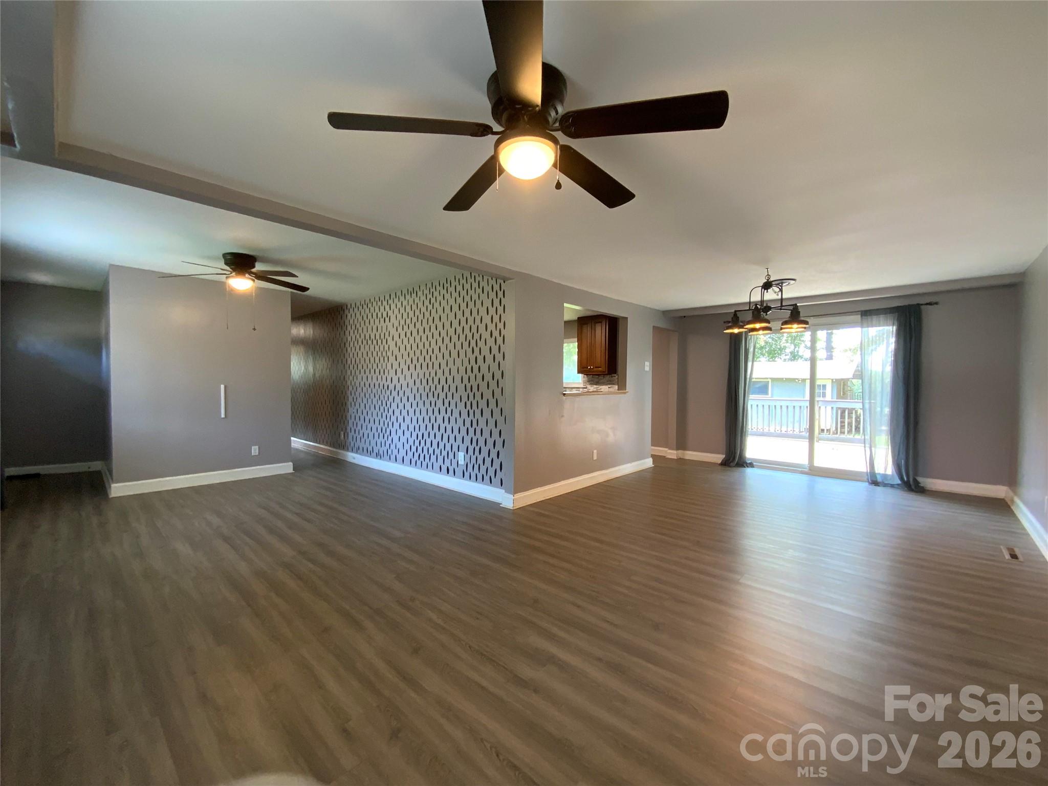 325 Glenwood Drive — Mooresville