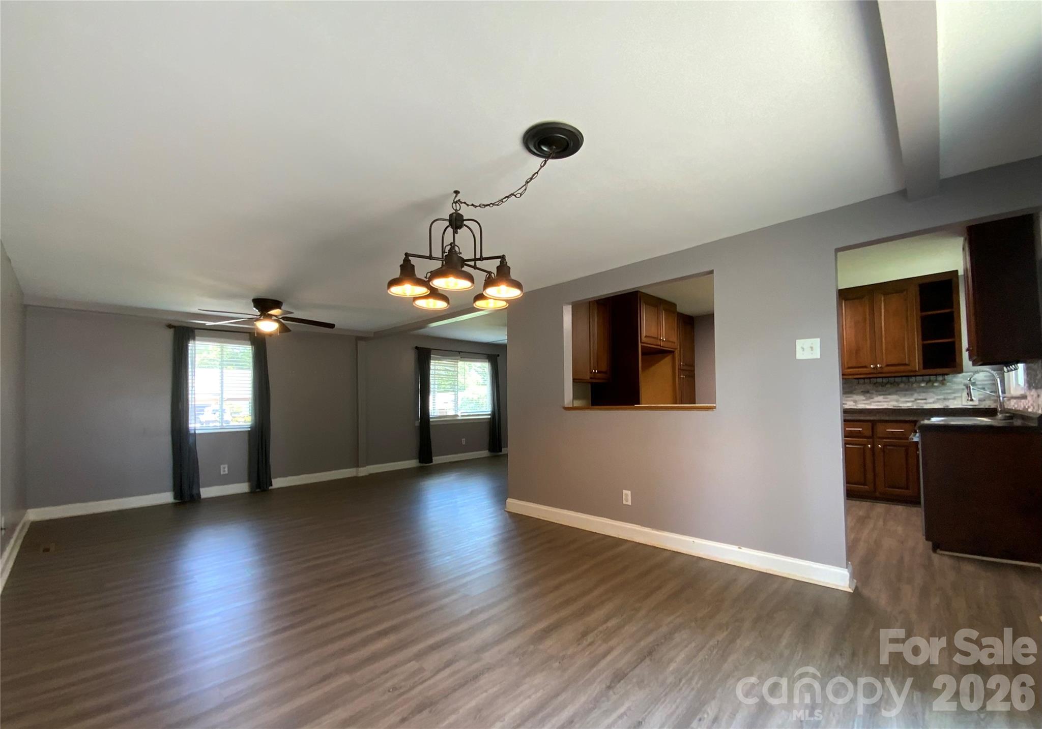 325 Glenwood Drive — Mooresville