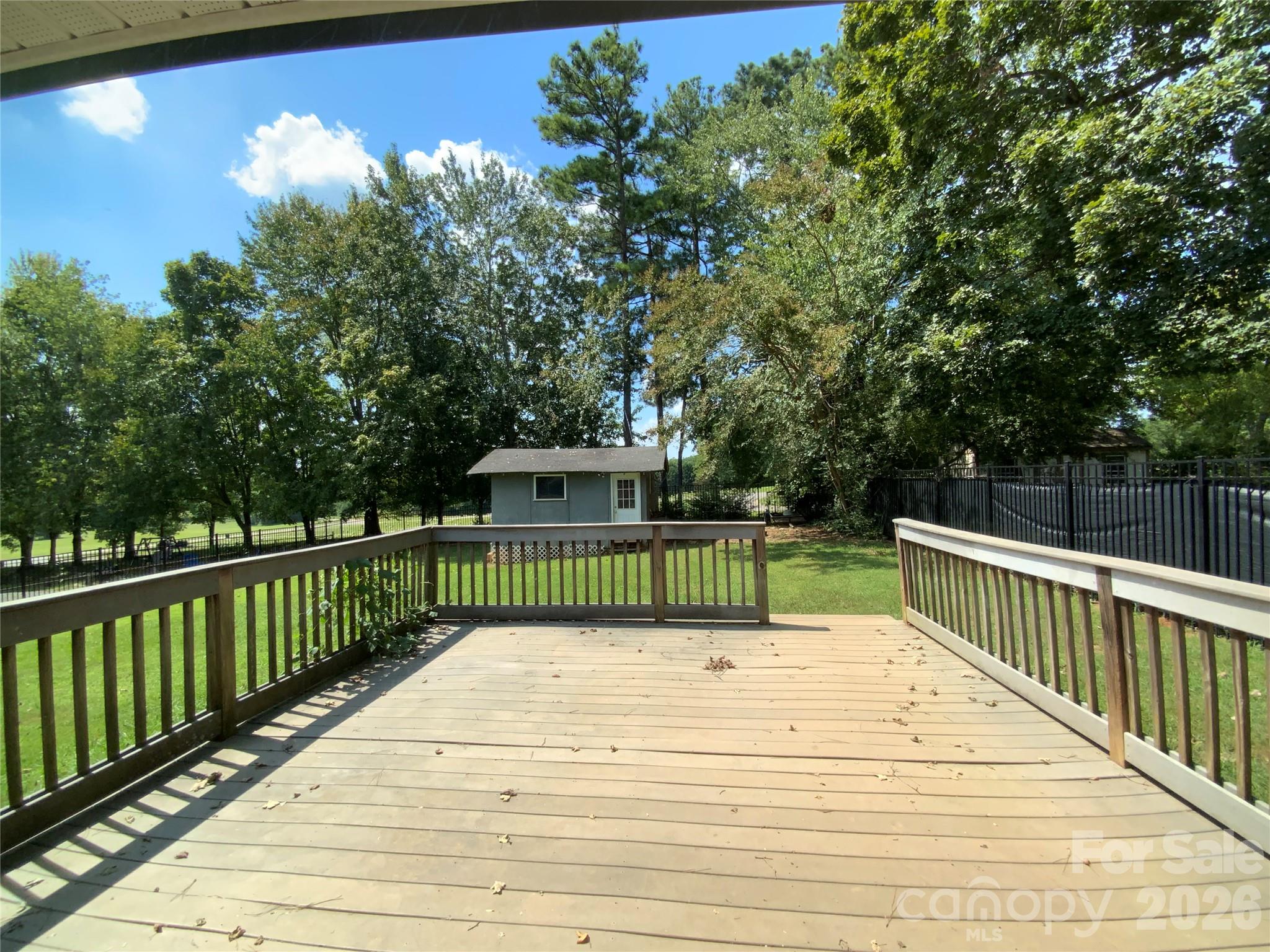 325 Glenwood Drive — Mooresville