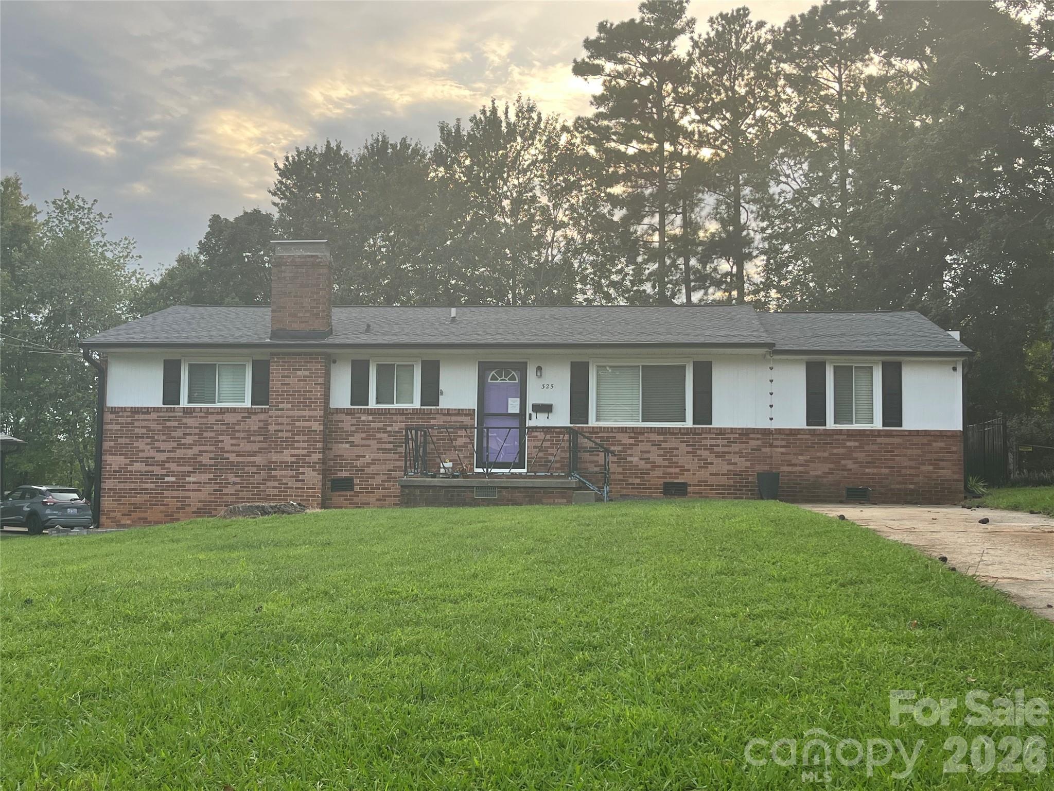 325 Glenwood Drive — Mooresville