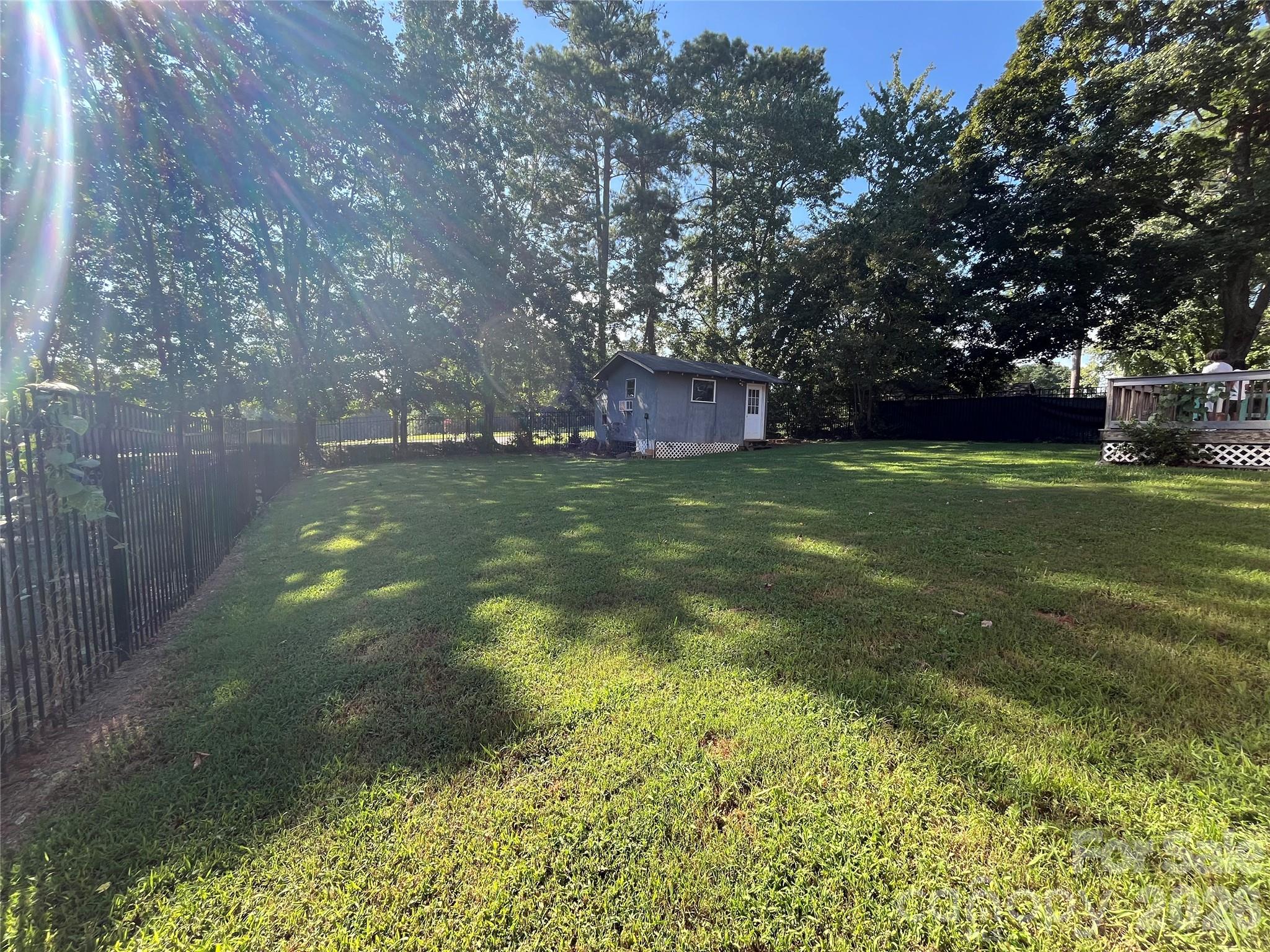 325 Glenwood Drive — Mooresville