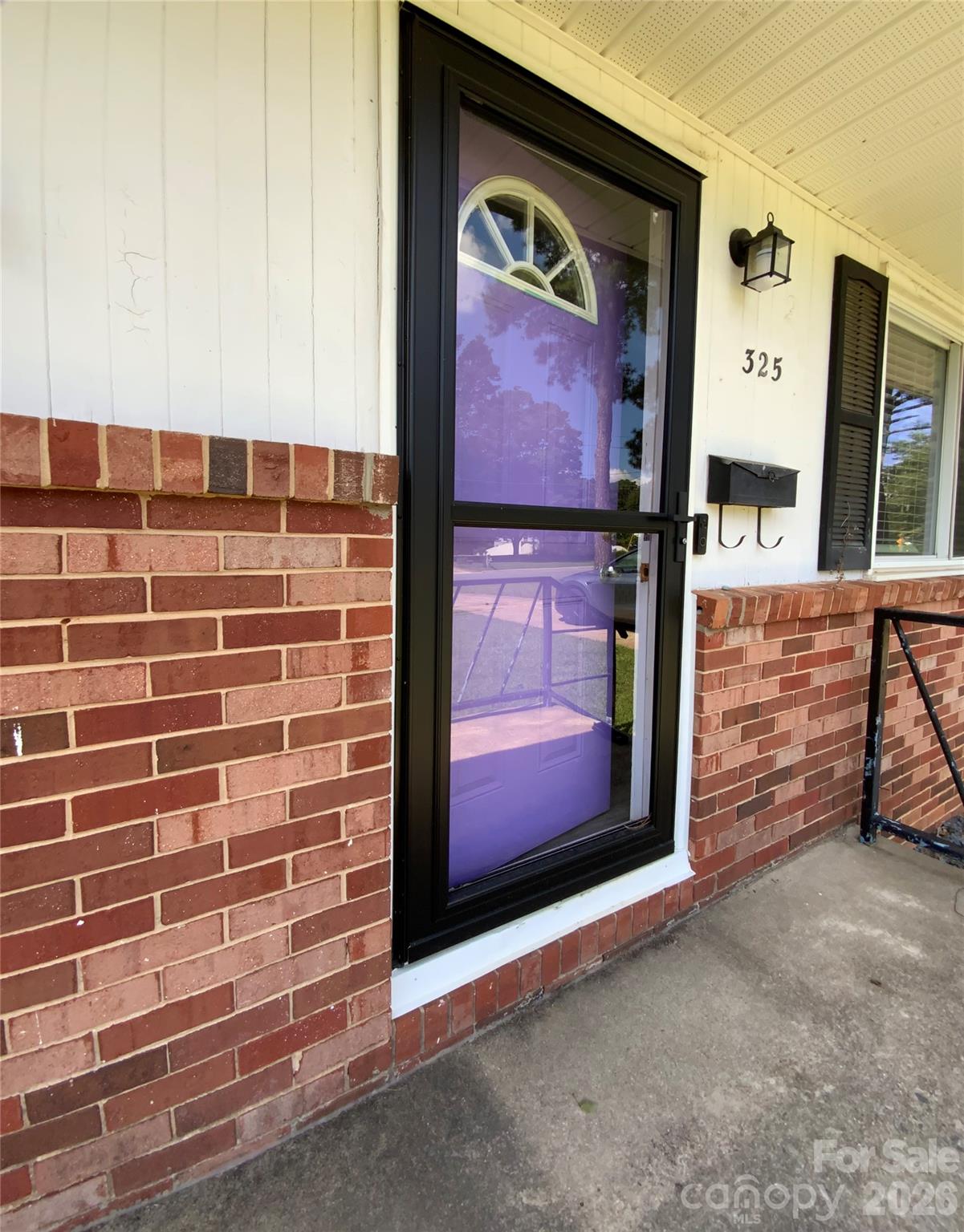 325 Glenwood Drive — Mooresville