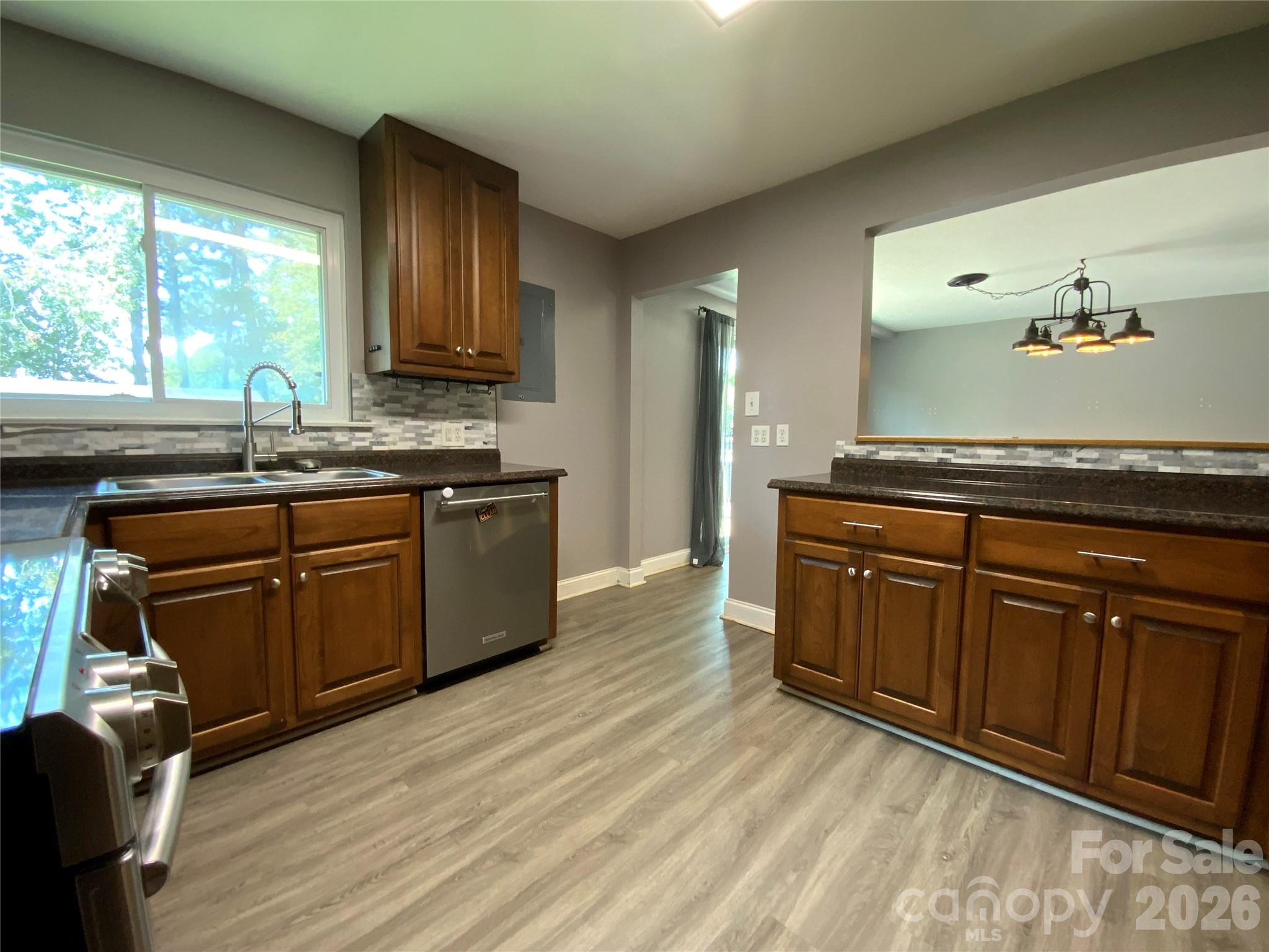 325 Glenwood Drive — Mooresville