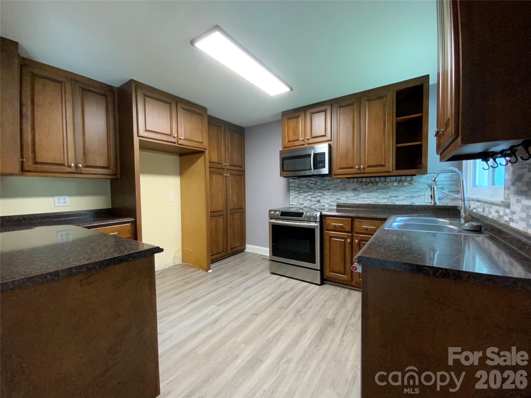 325 Glenwood Drive — Mooresville