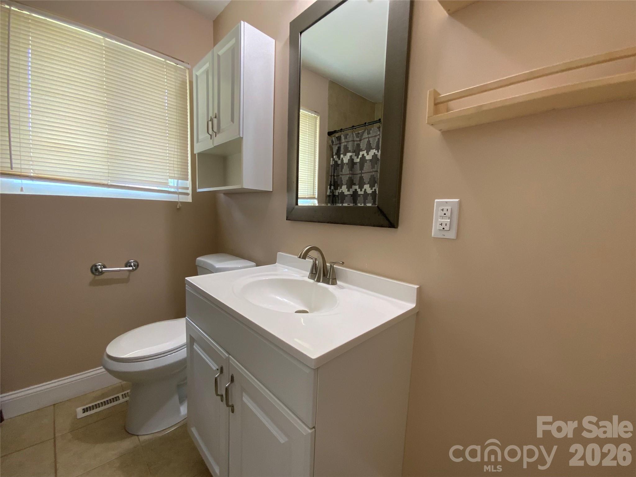 325 Glenwood Drive — Mooresville