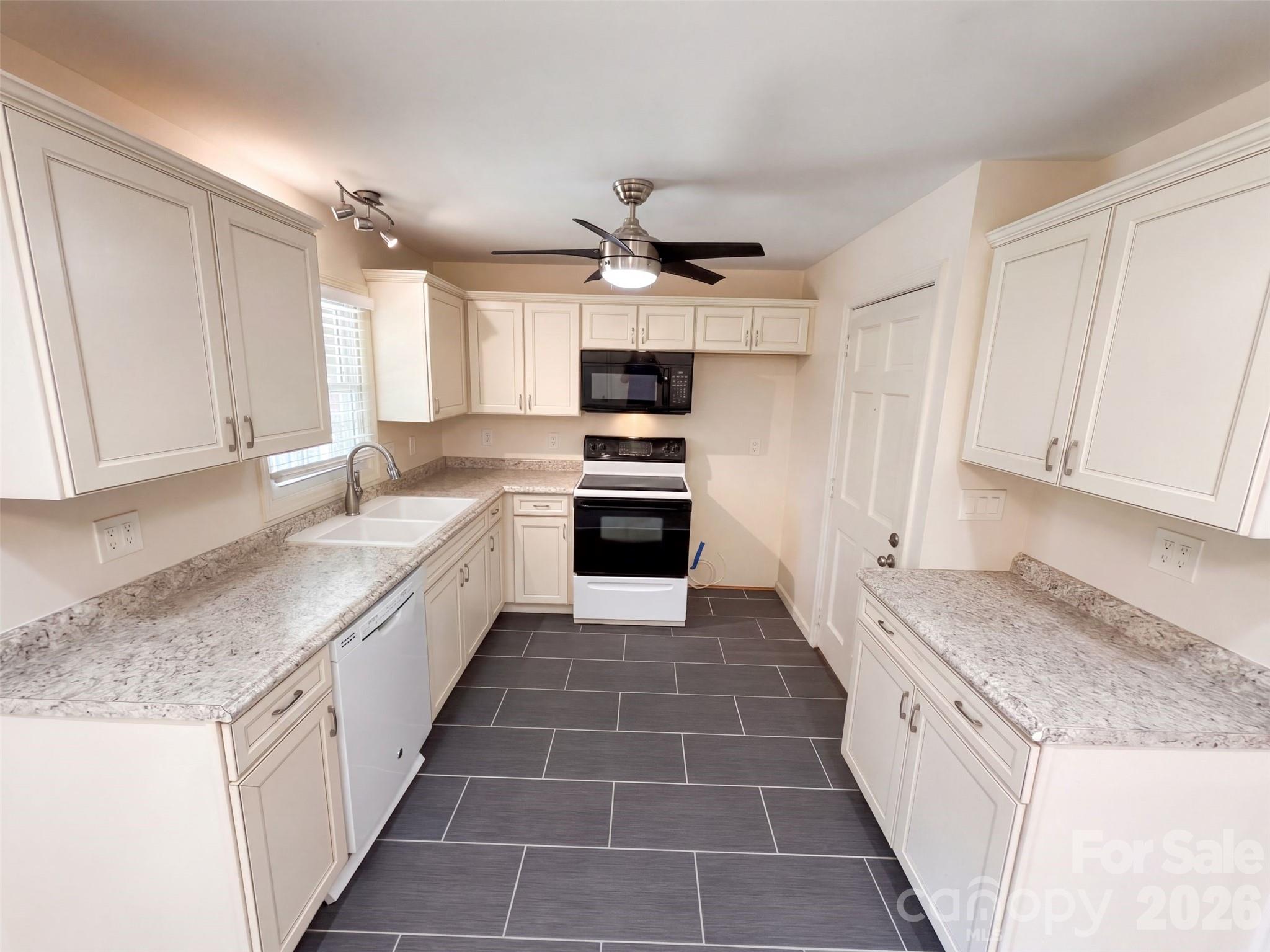 1627 Catoe Road — Lancaster