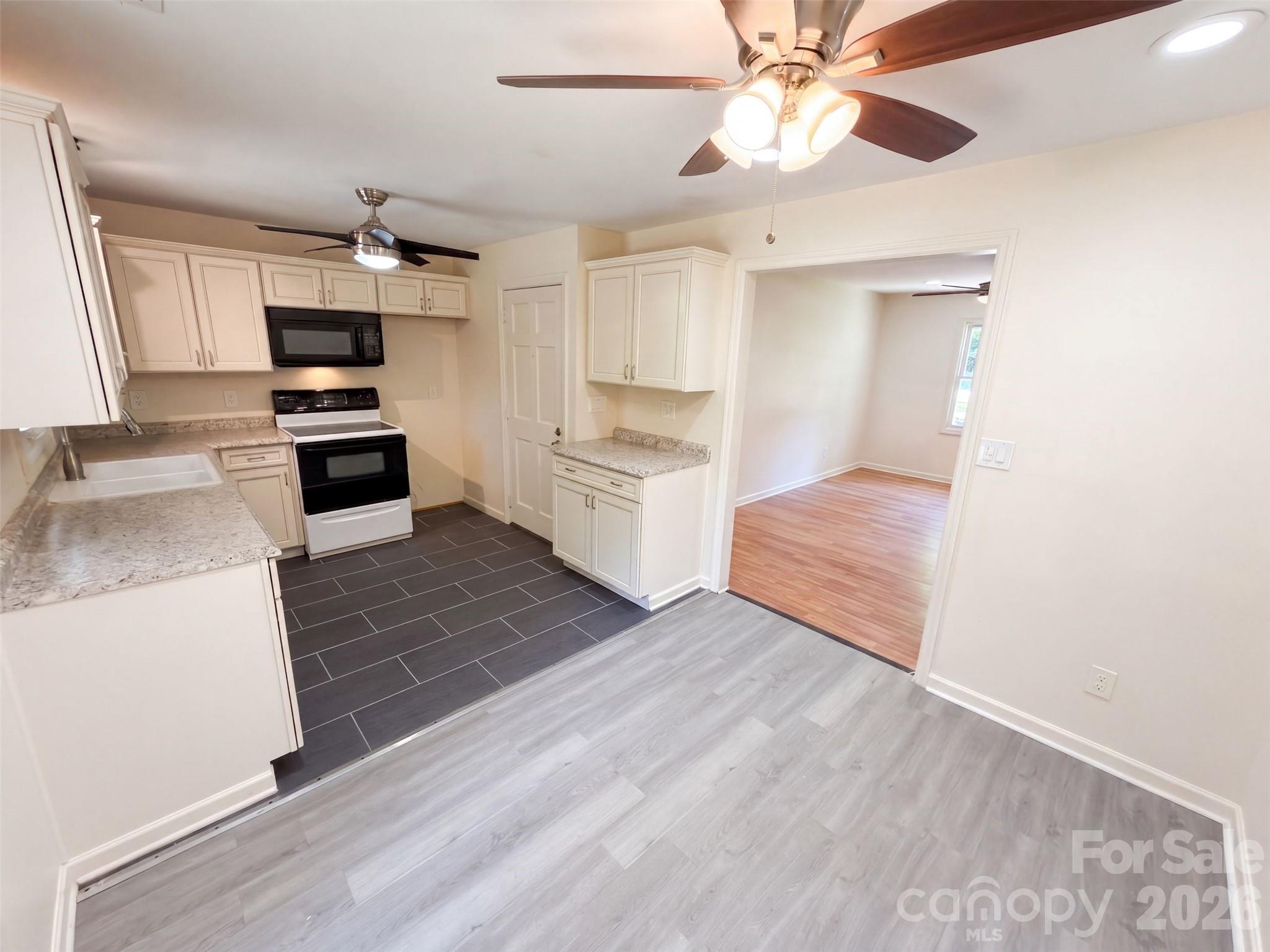 1627 Catoe Road — Lancaster
