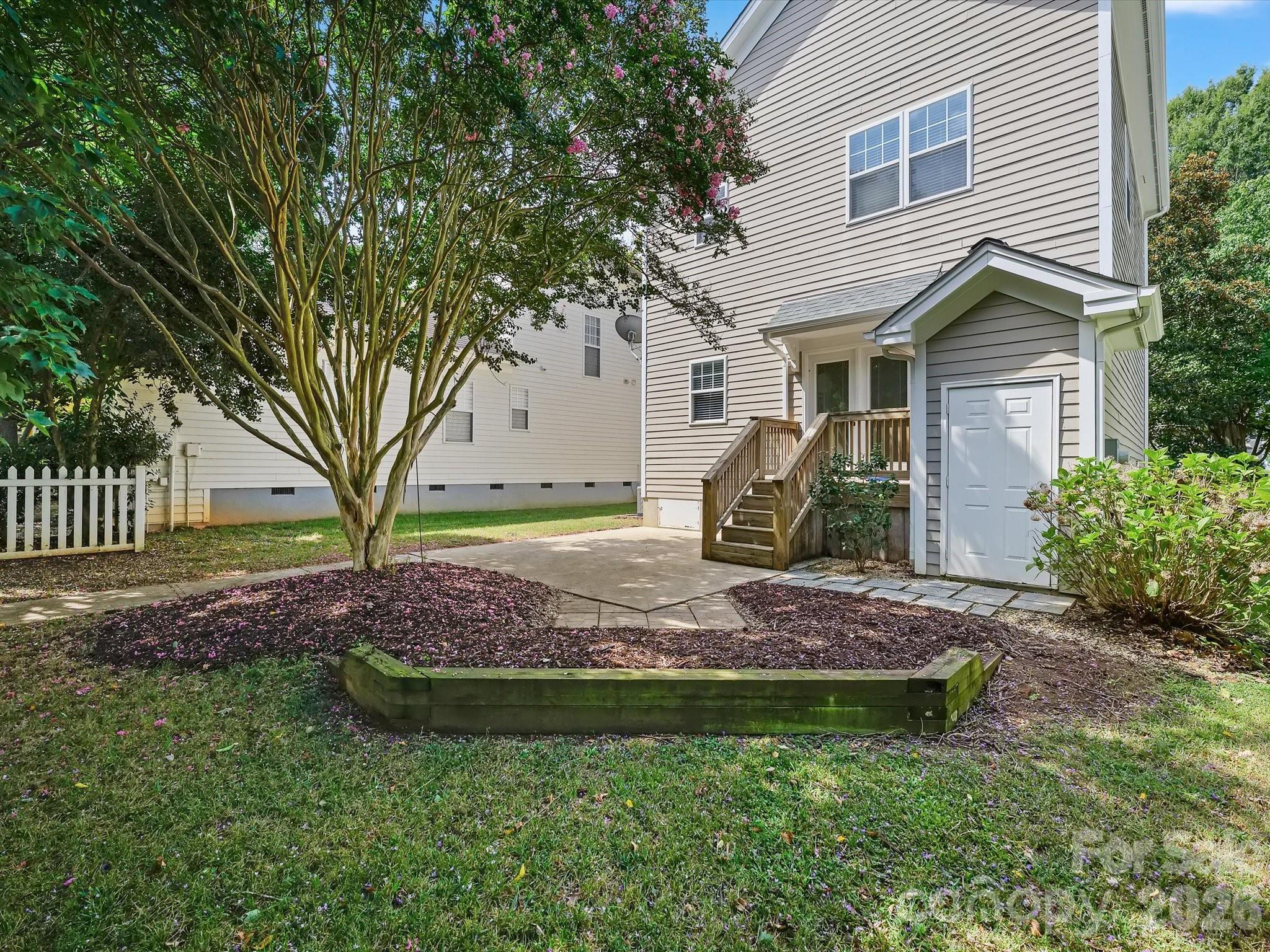 8515 Lindholm Drive — Huntersville