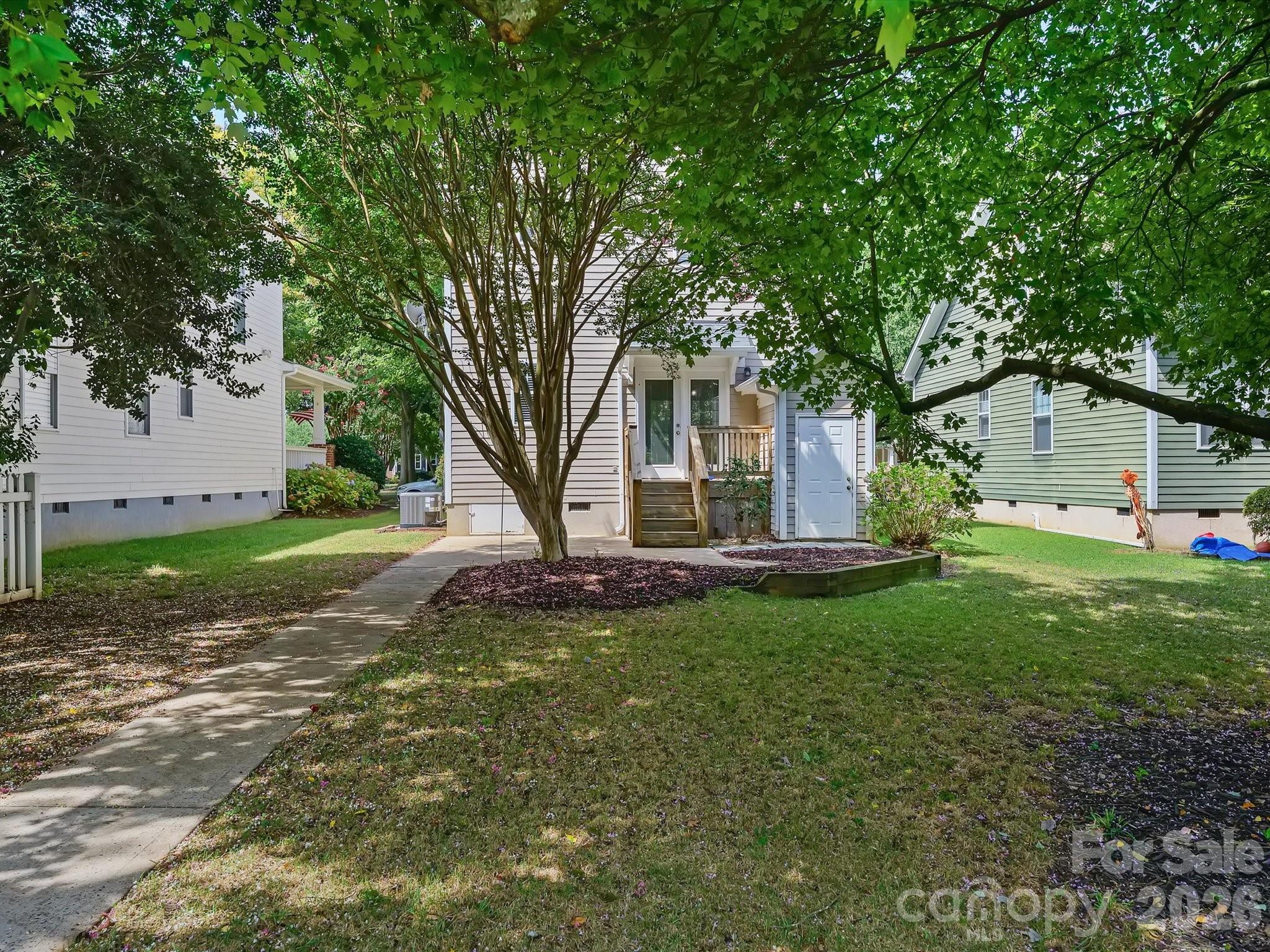 8515 Lindholm Drive — Huntersville
