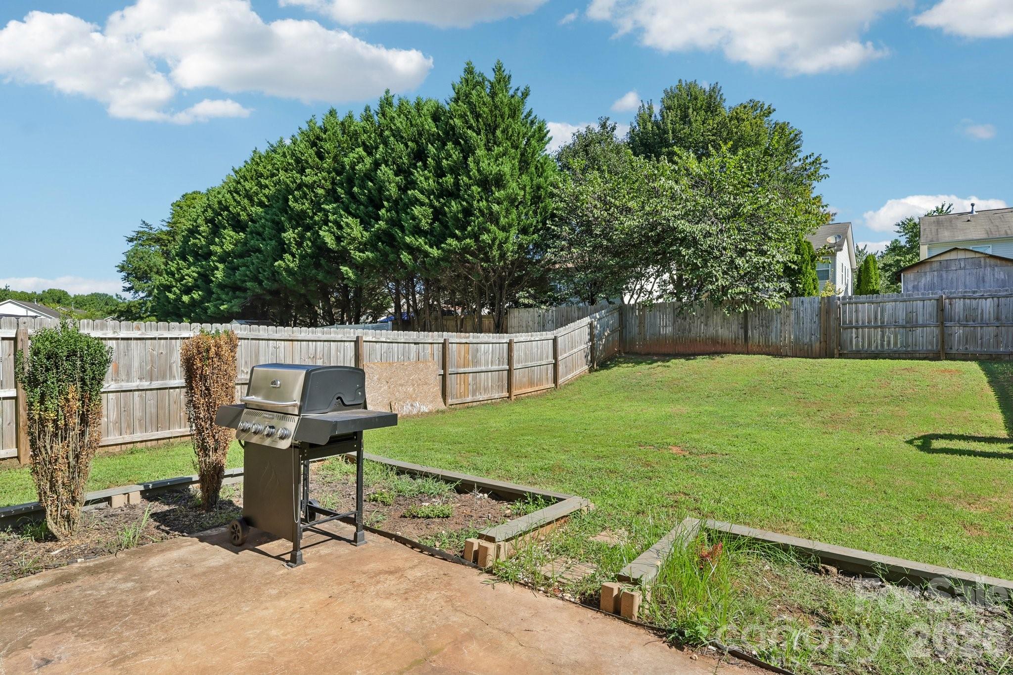 10302 Hugue Way — Charlotte