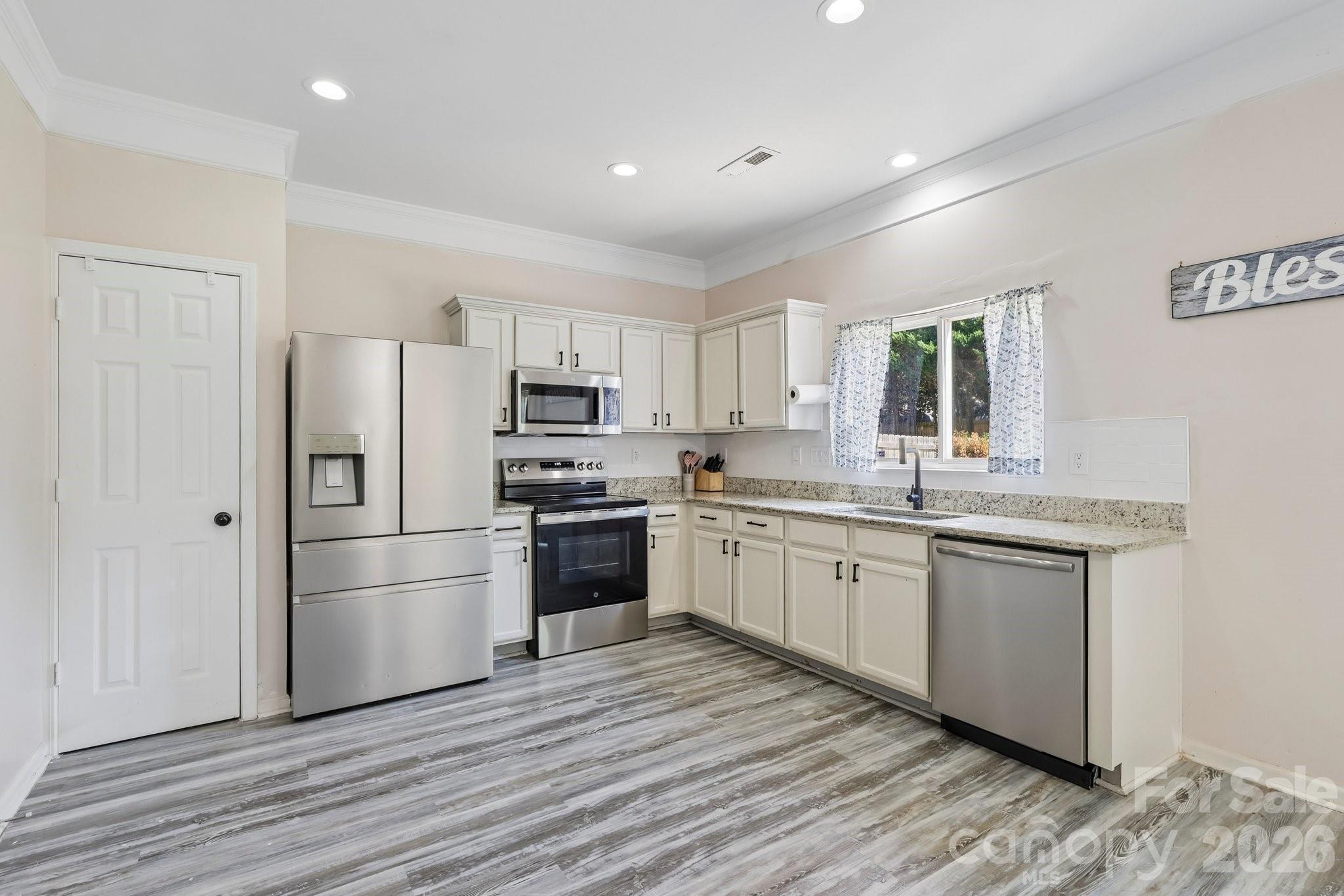10302 Hugue Way — Charlotte