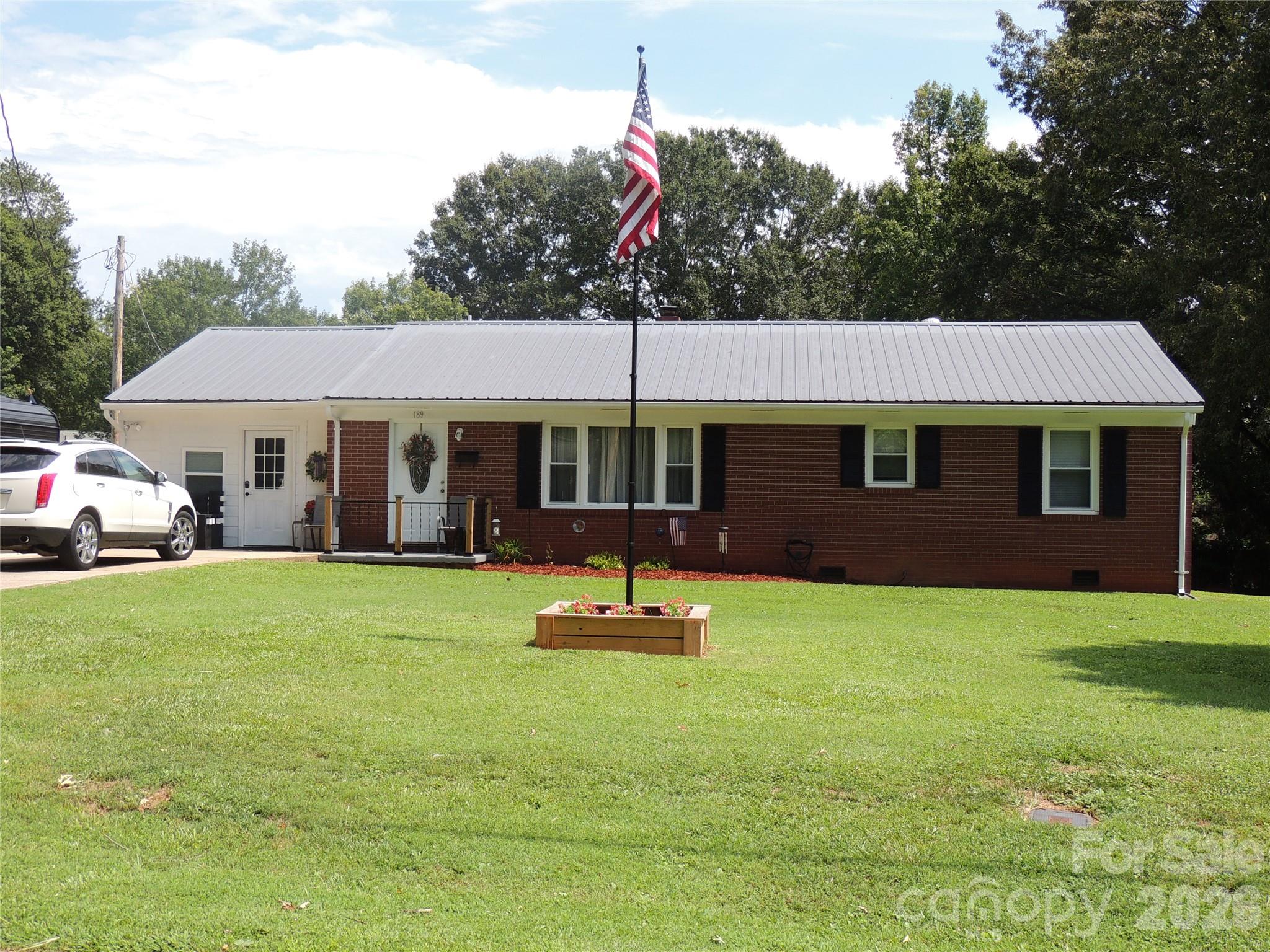 189 Westwood Drive — Forest City