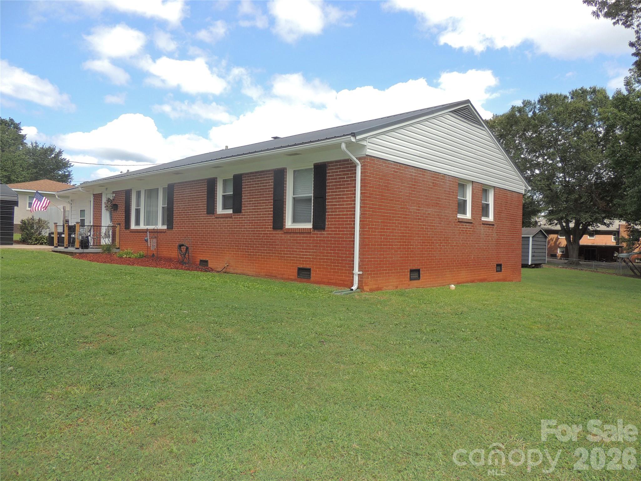 189 Westwood Drive — Forest City