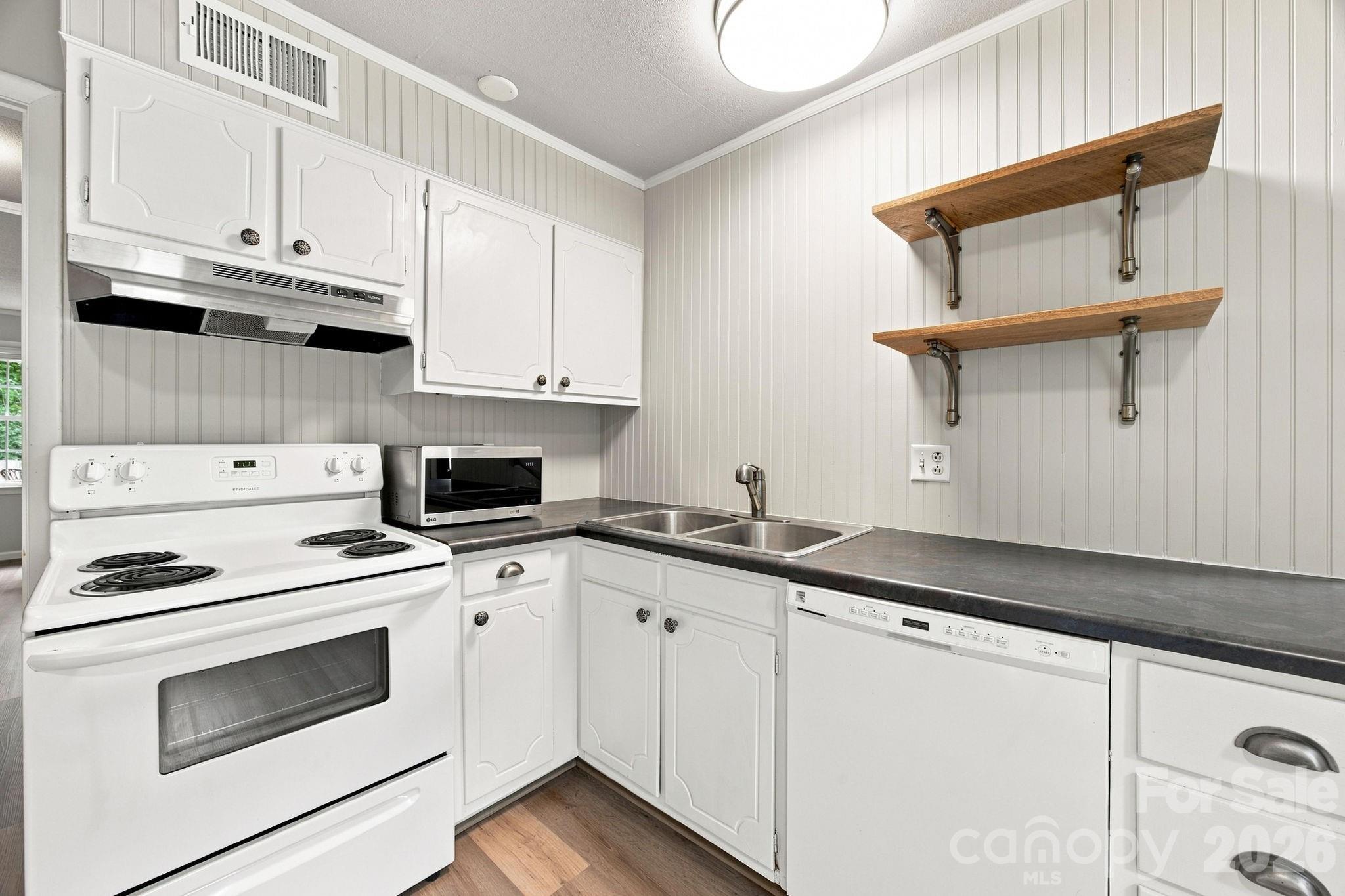4603 Hedgemore Drive — Charlotte
