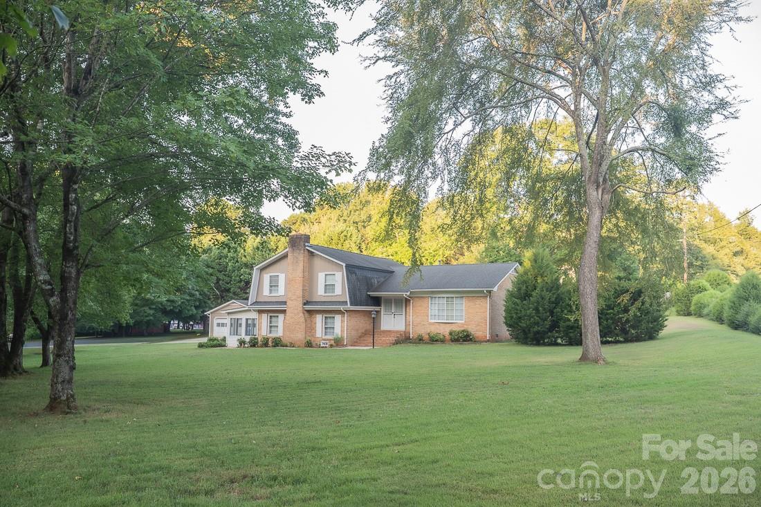 3401 Tracelake Drive — Matthews
