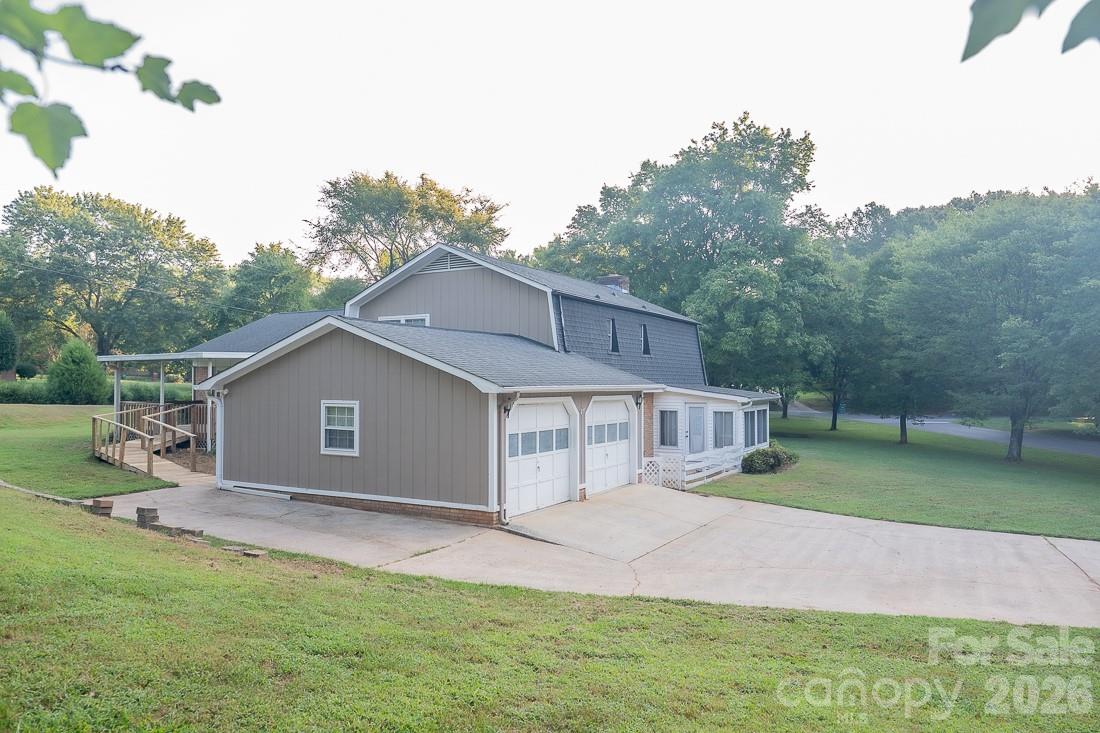 3401 Tracelake Drive — Matthews